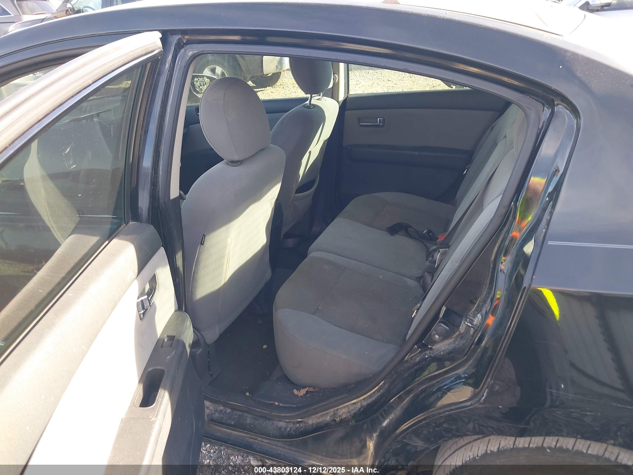 NISSAN SENTRA image 8