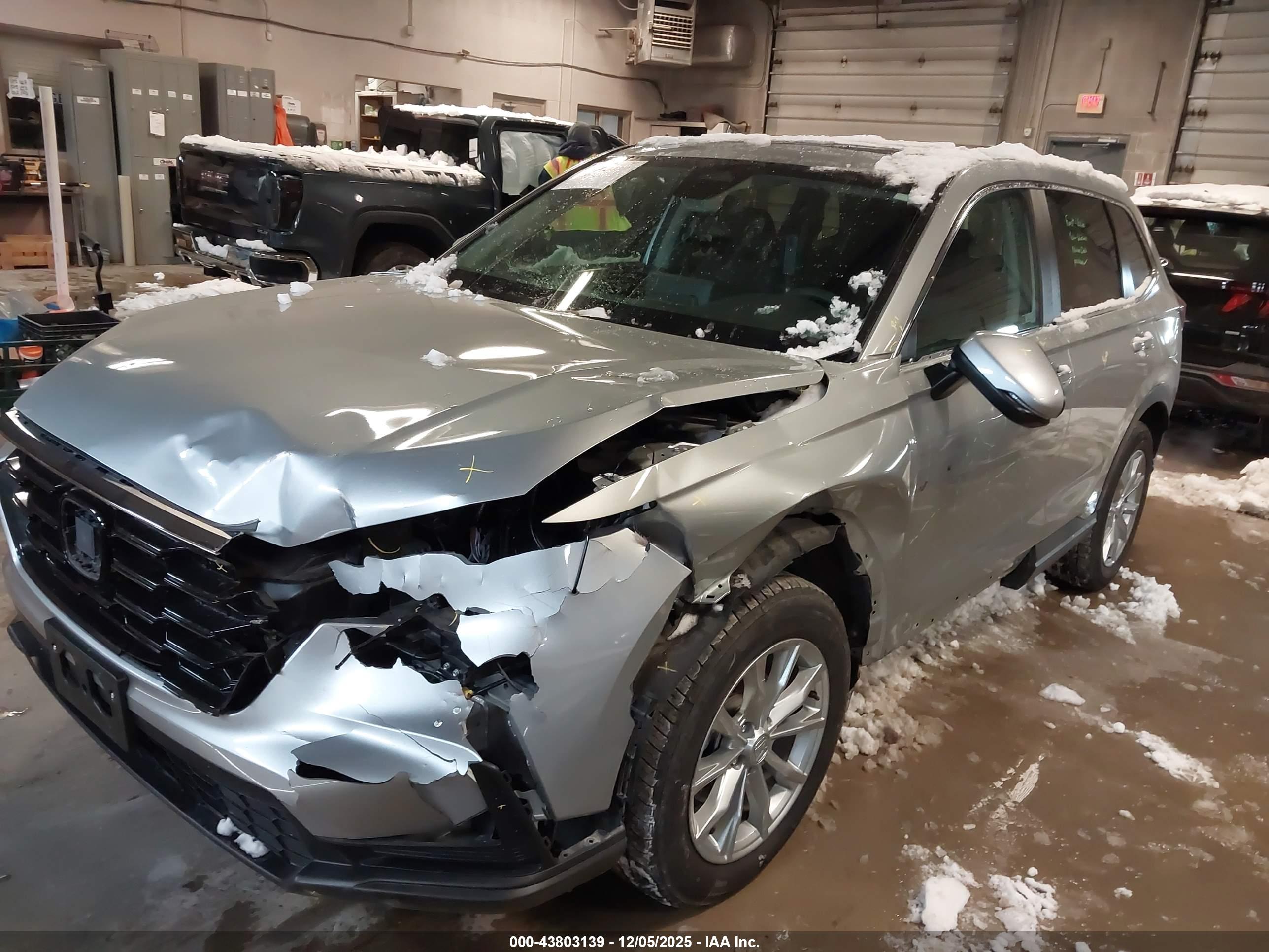HONDA CR-V image 2