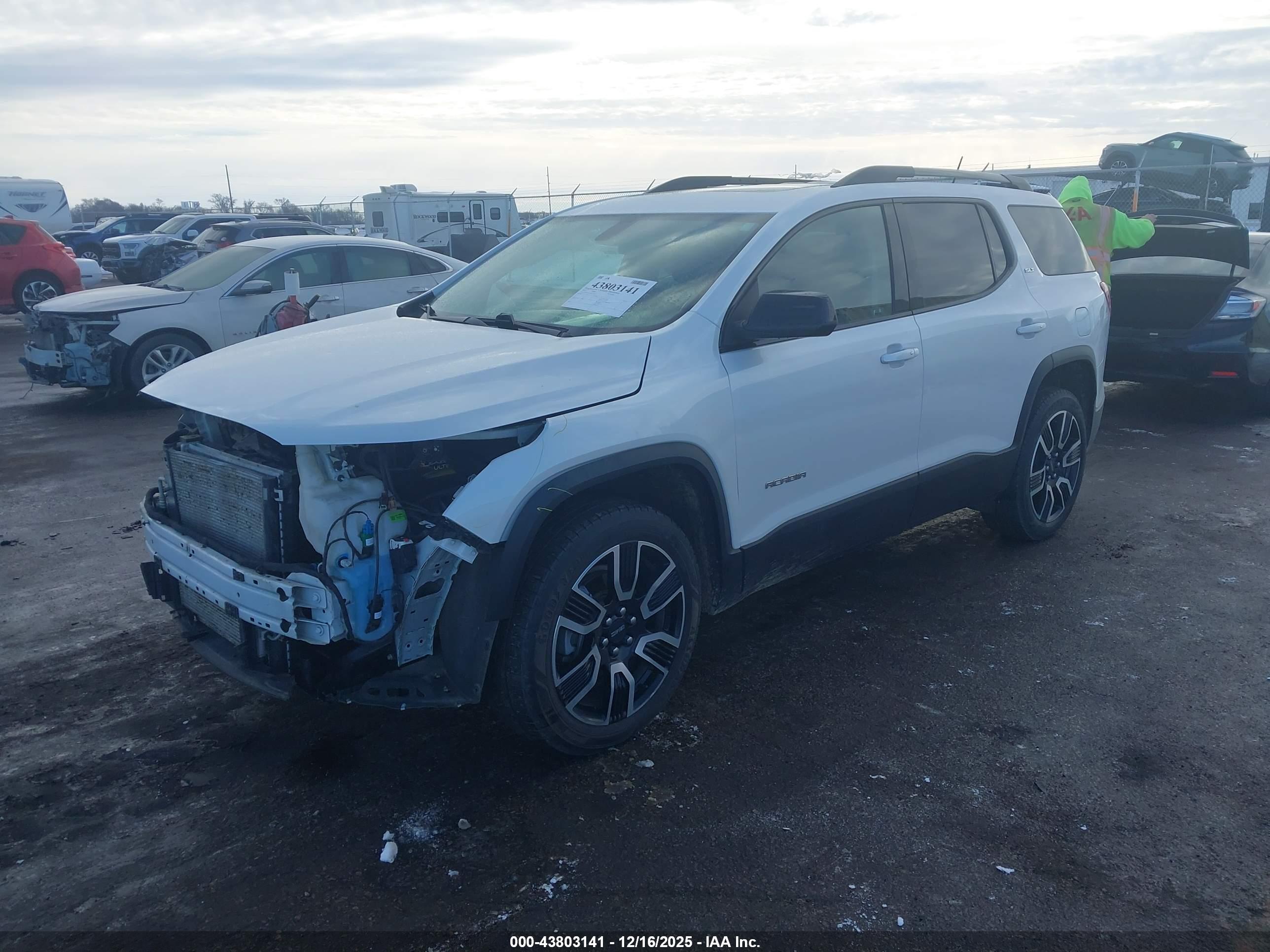 GMC ACADIA image 2