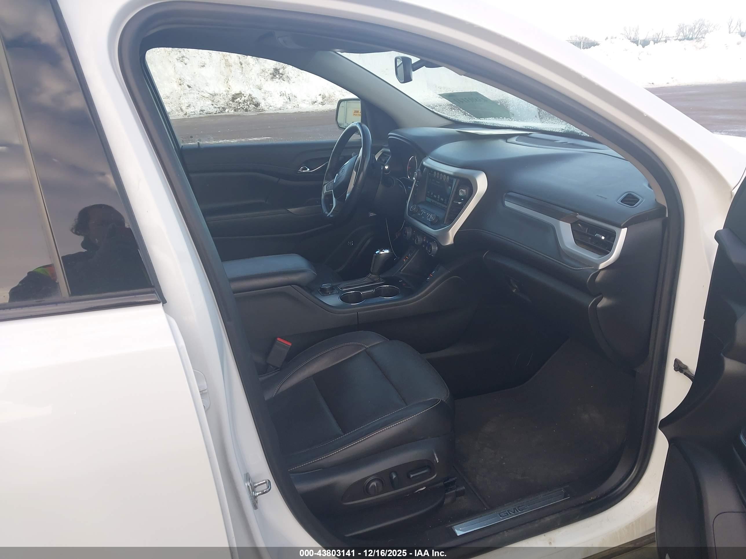GMC ACADIA image 5