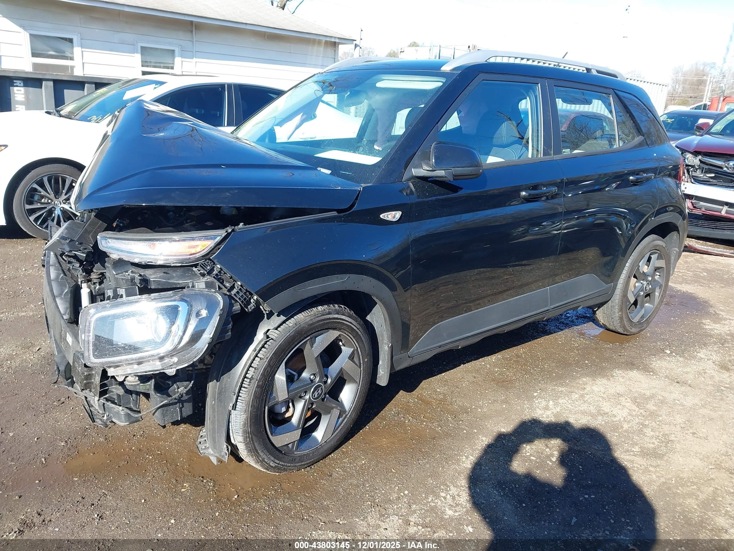 HYUNDAI VENUE image 2