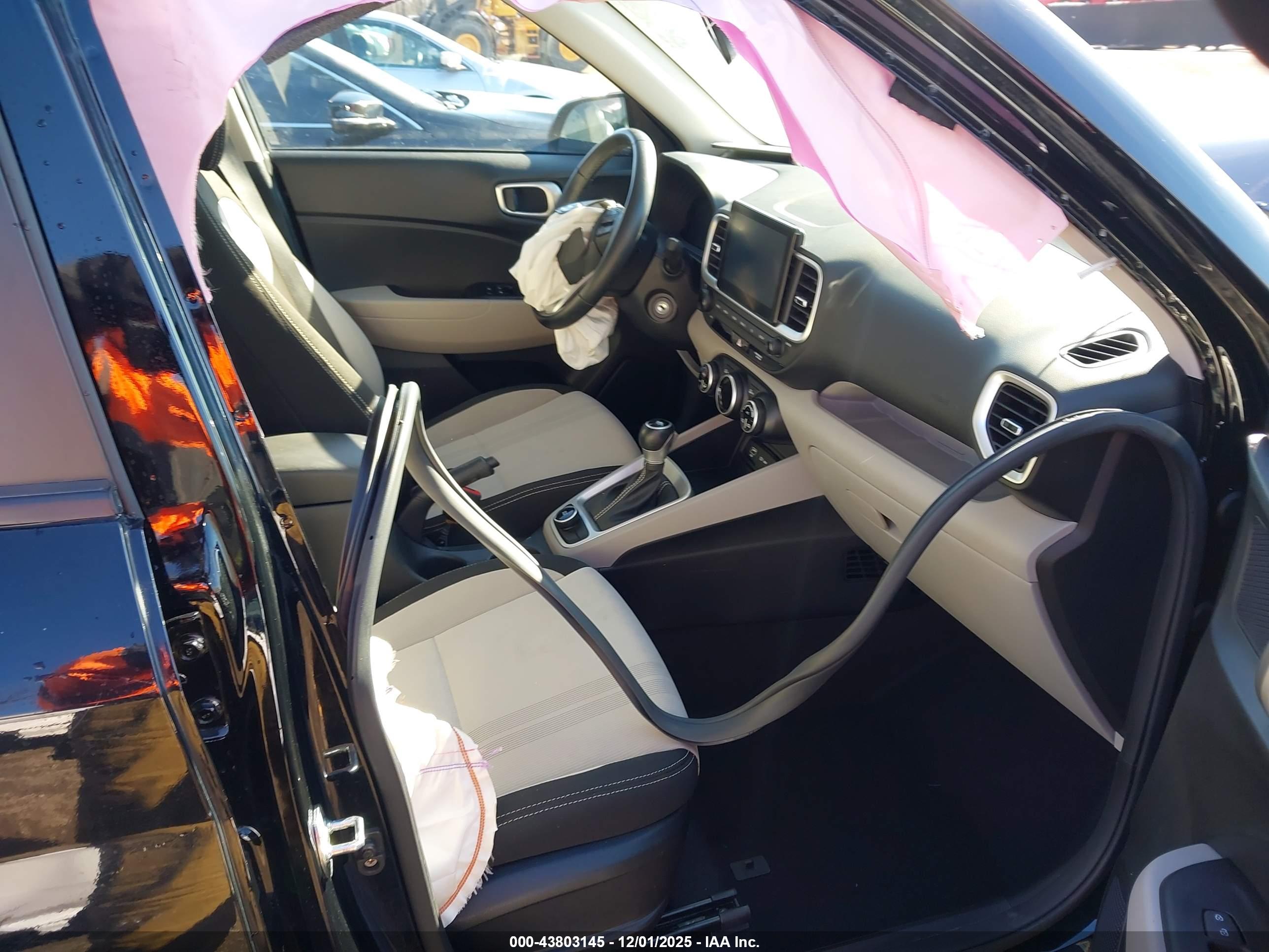 HYUNDAI VENUE image 5