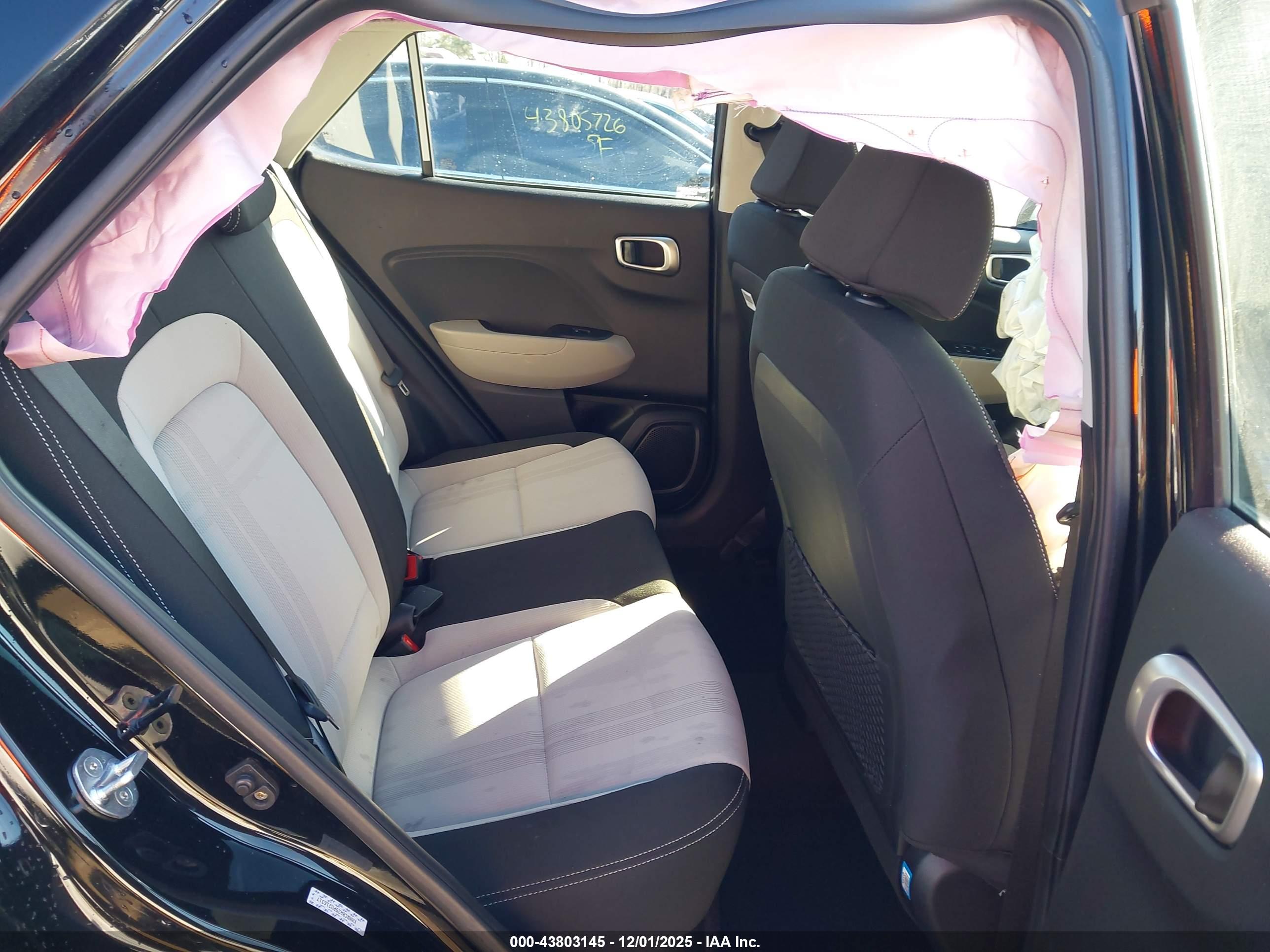 HYUNDAI VENUE image 8