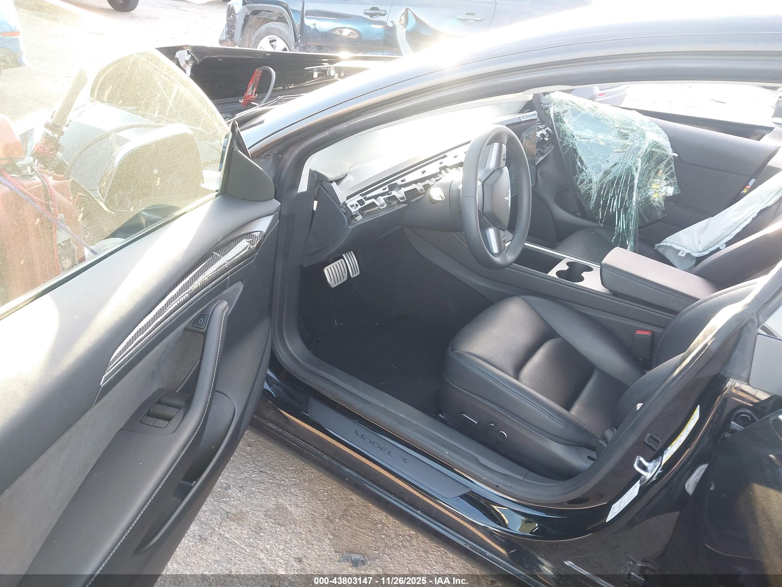 TESLA MODEL image 5