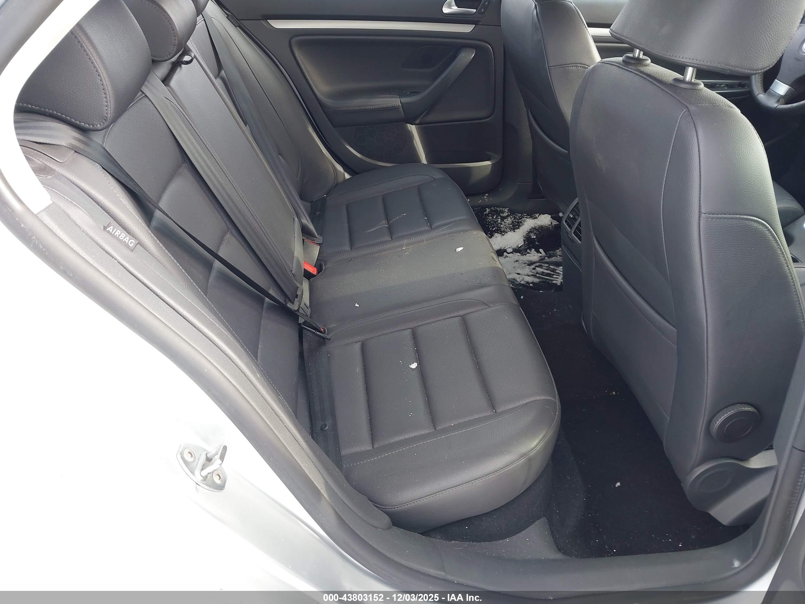 VOLKSWAGEN JETTA image 8