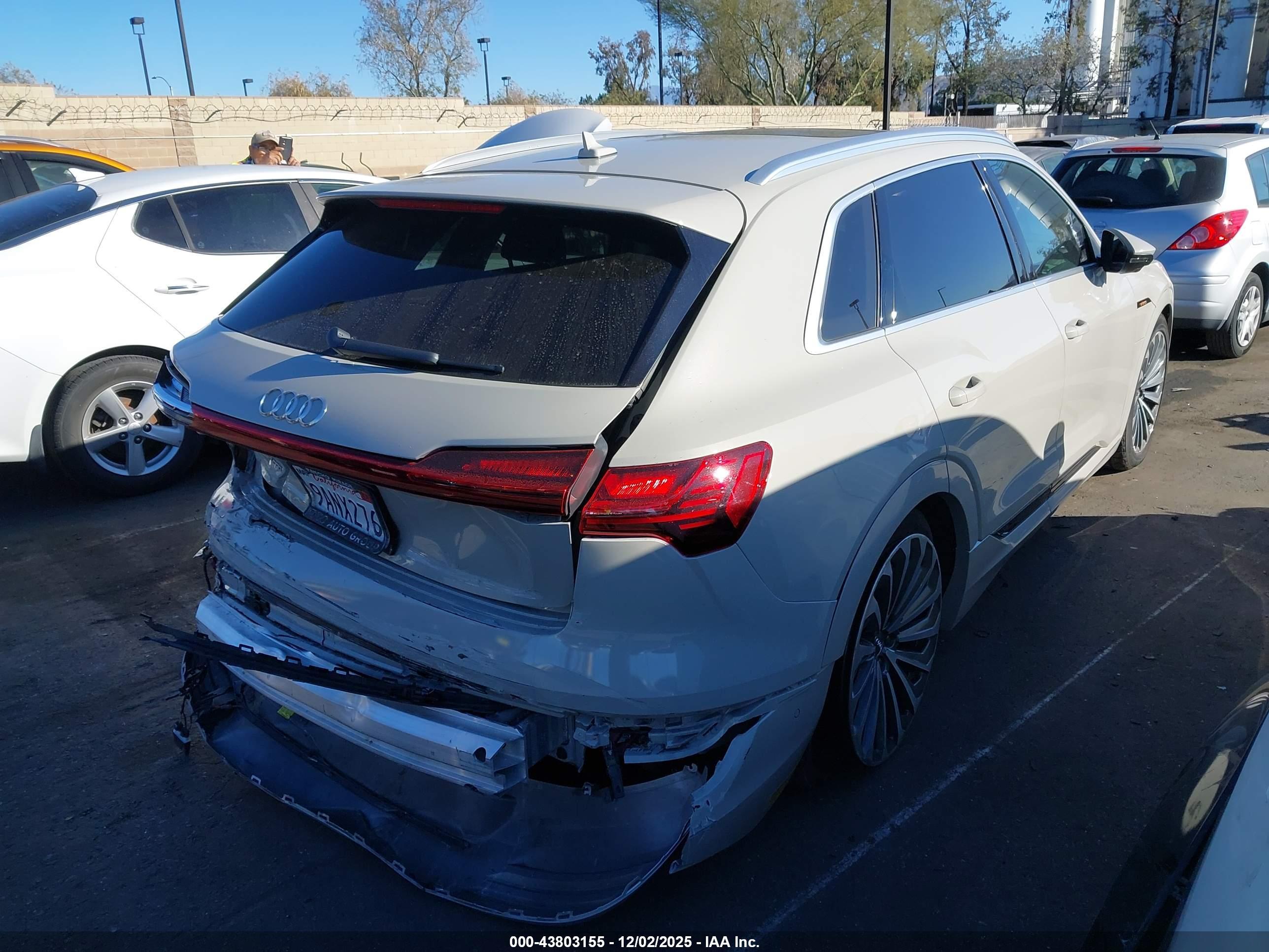 AUDI E-TRON image 4