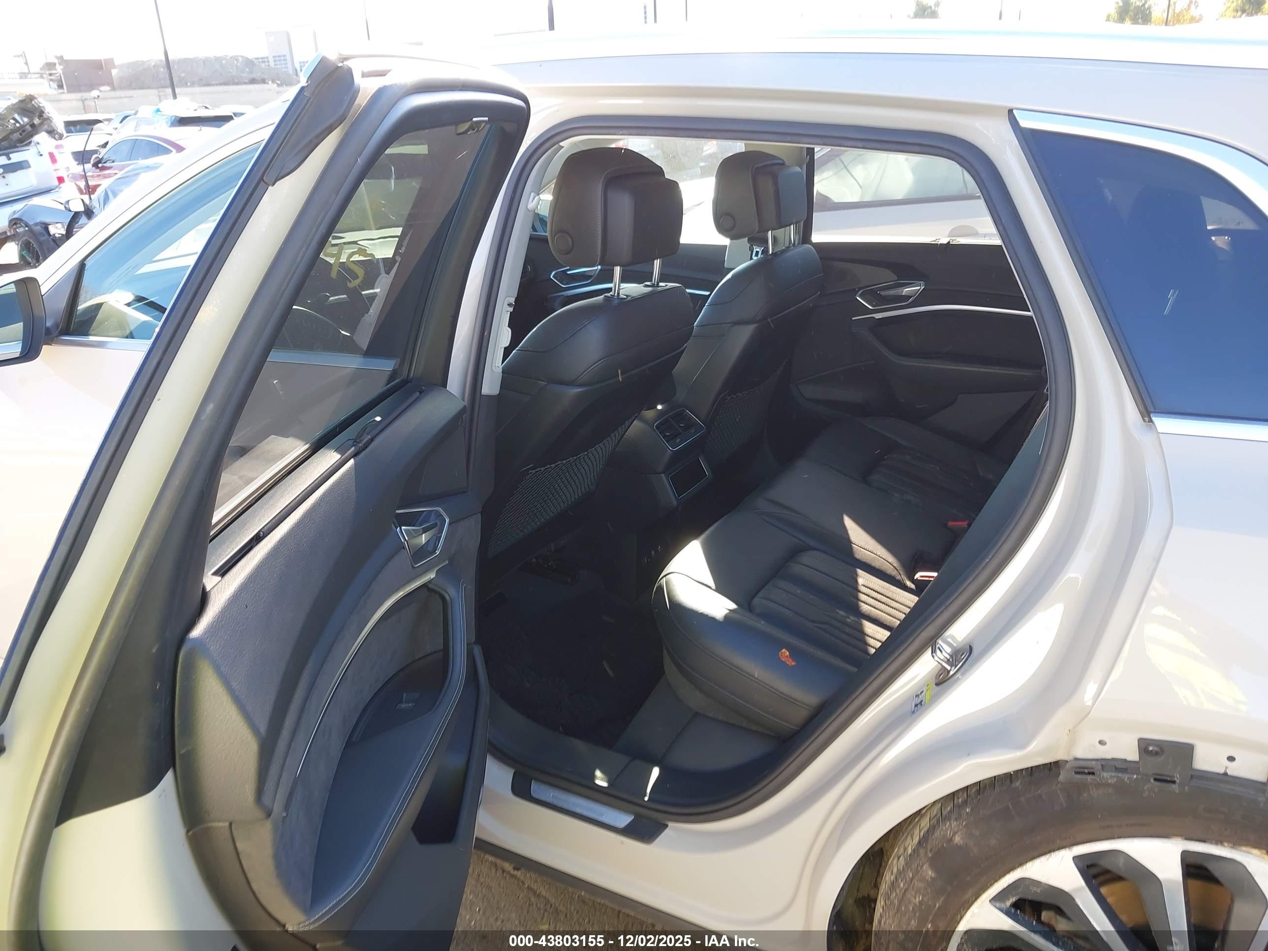 AUDI E-TRON image 8