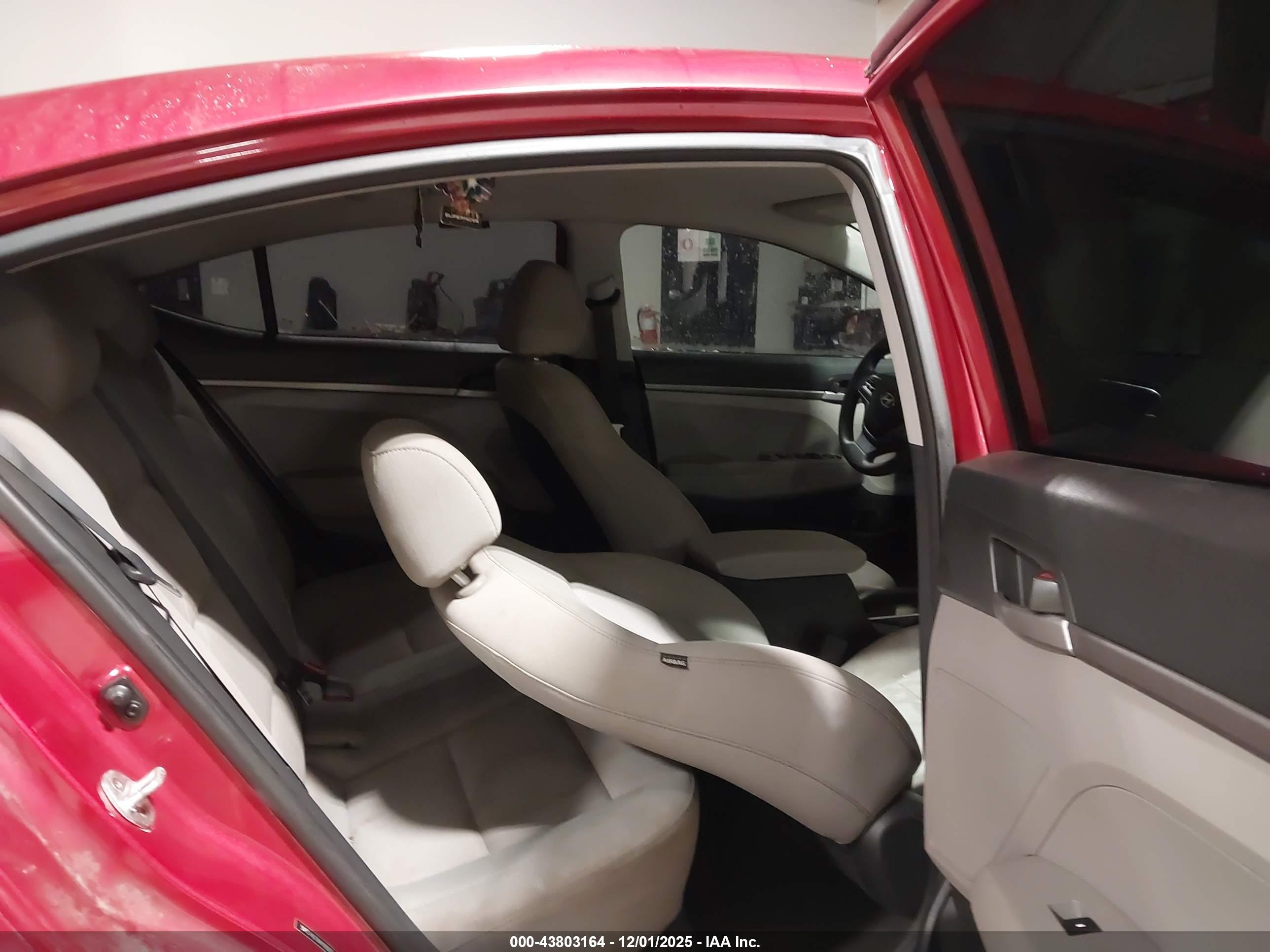 HYUNDAI ELANTRA image 8