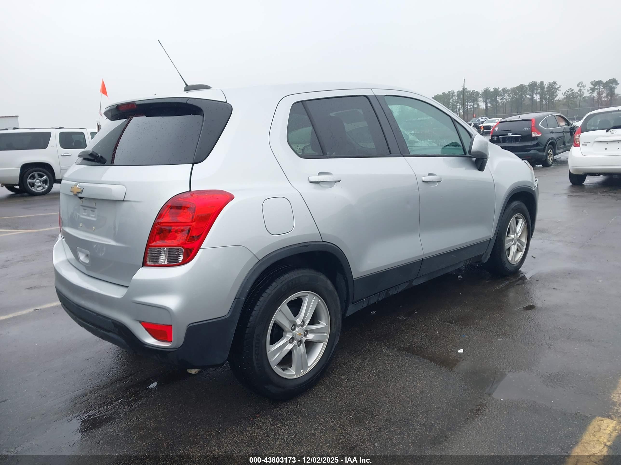 CHEVROLET TRAX image 4