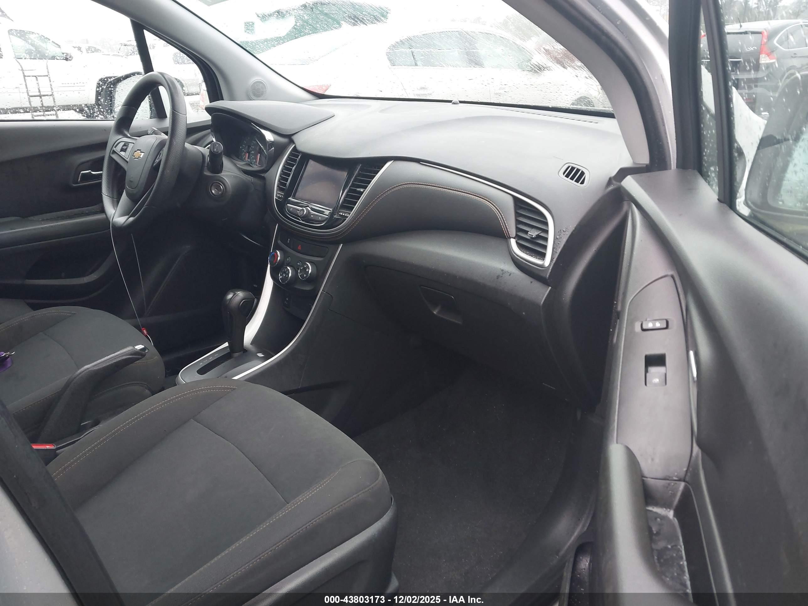 CHEVROLET TRAX image 5