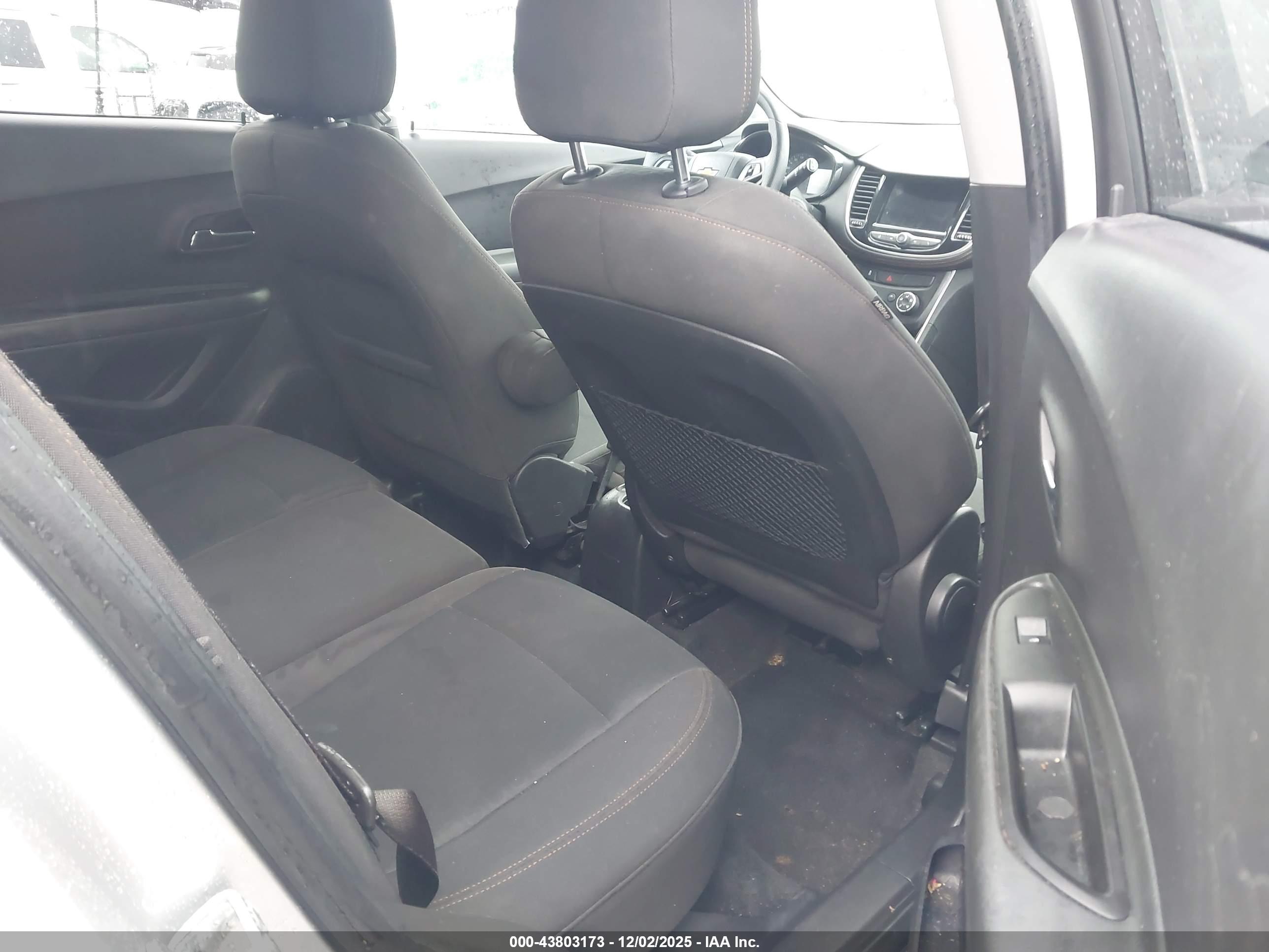 CHEVROLET TRAX image 8