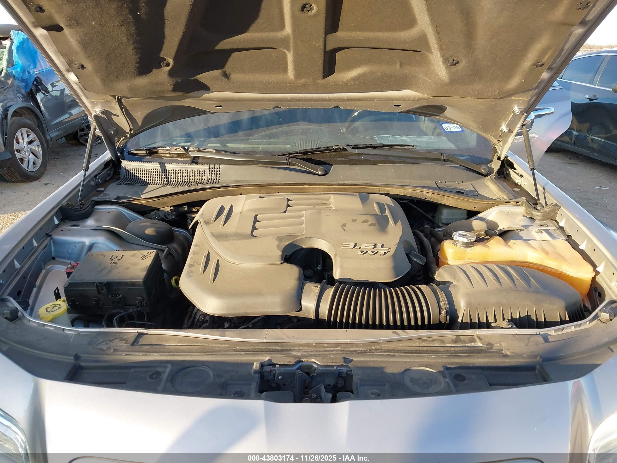 CHRYSLER 300C image 10