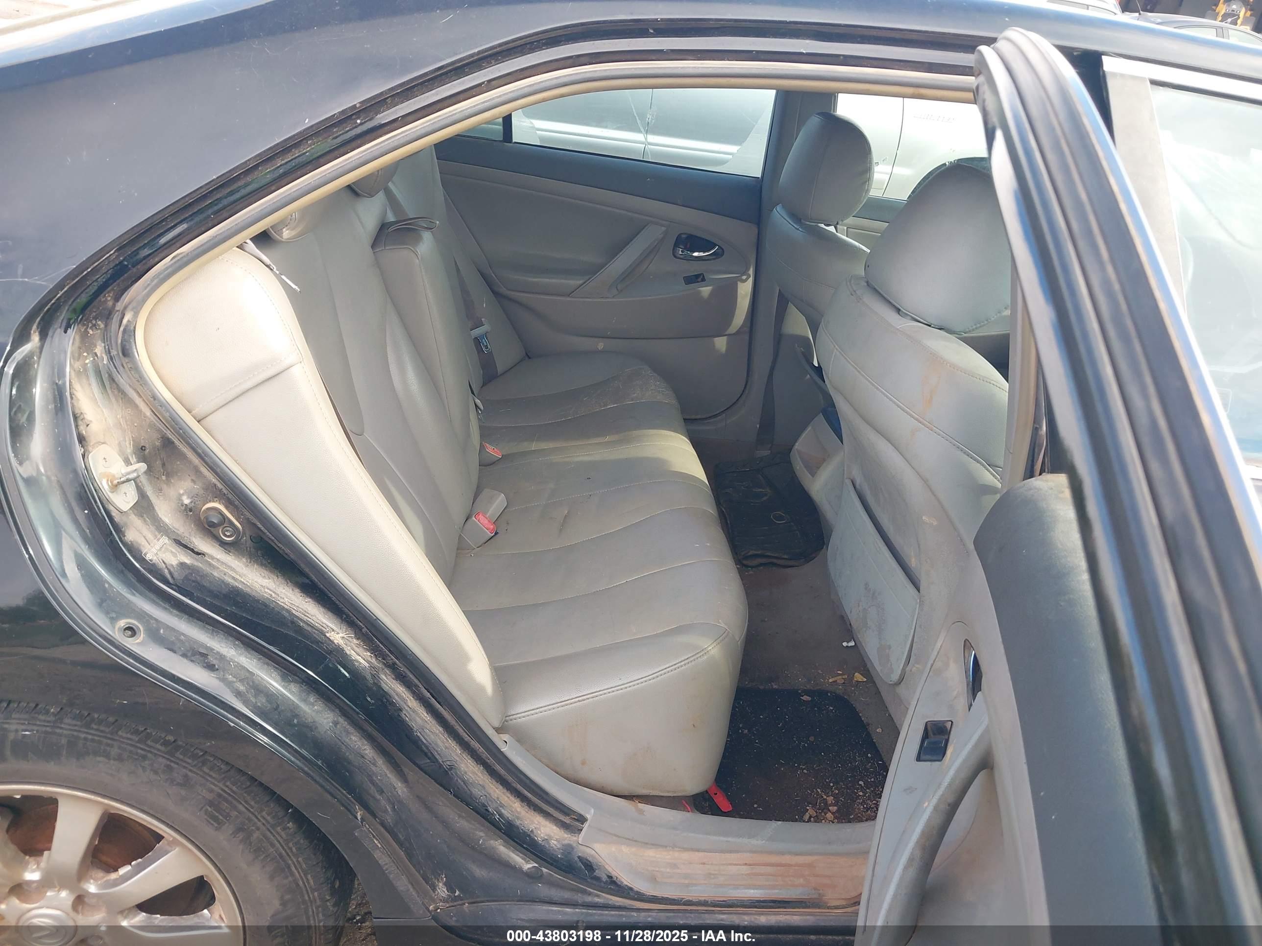TOYOTA CAMRY image 8