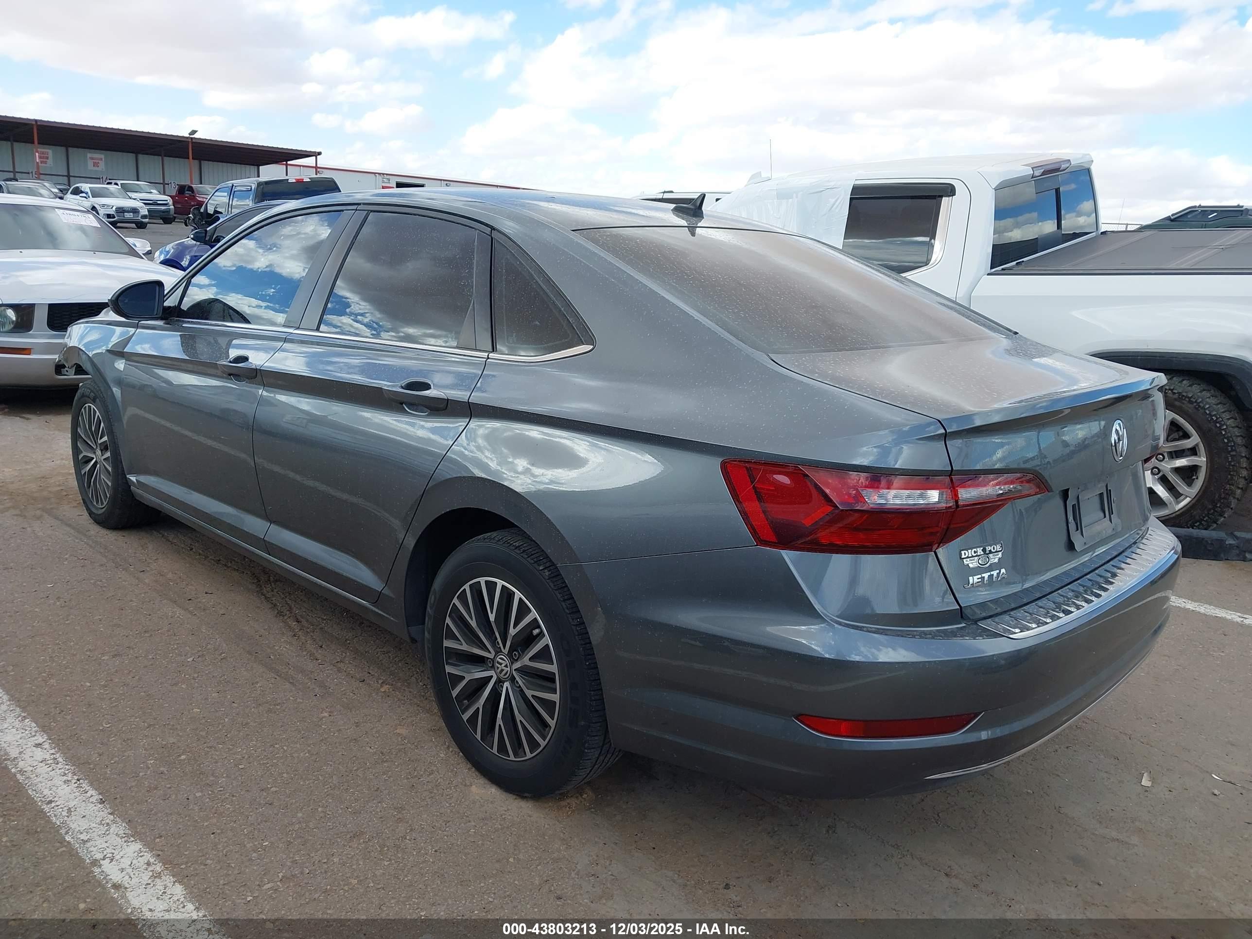 VOLKSWAGEN JETTA image 3