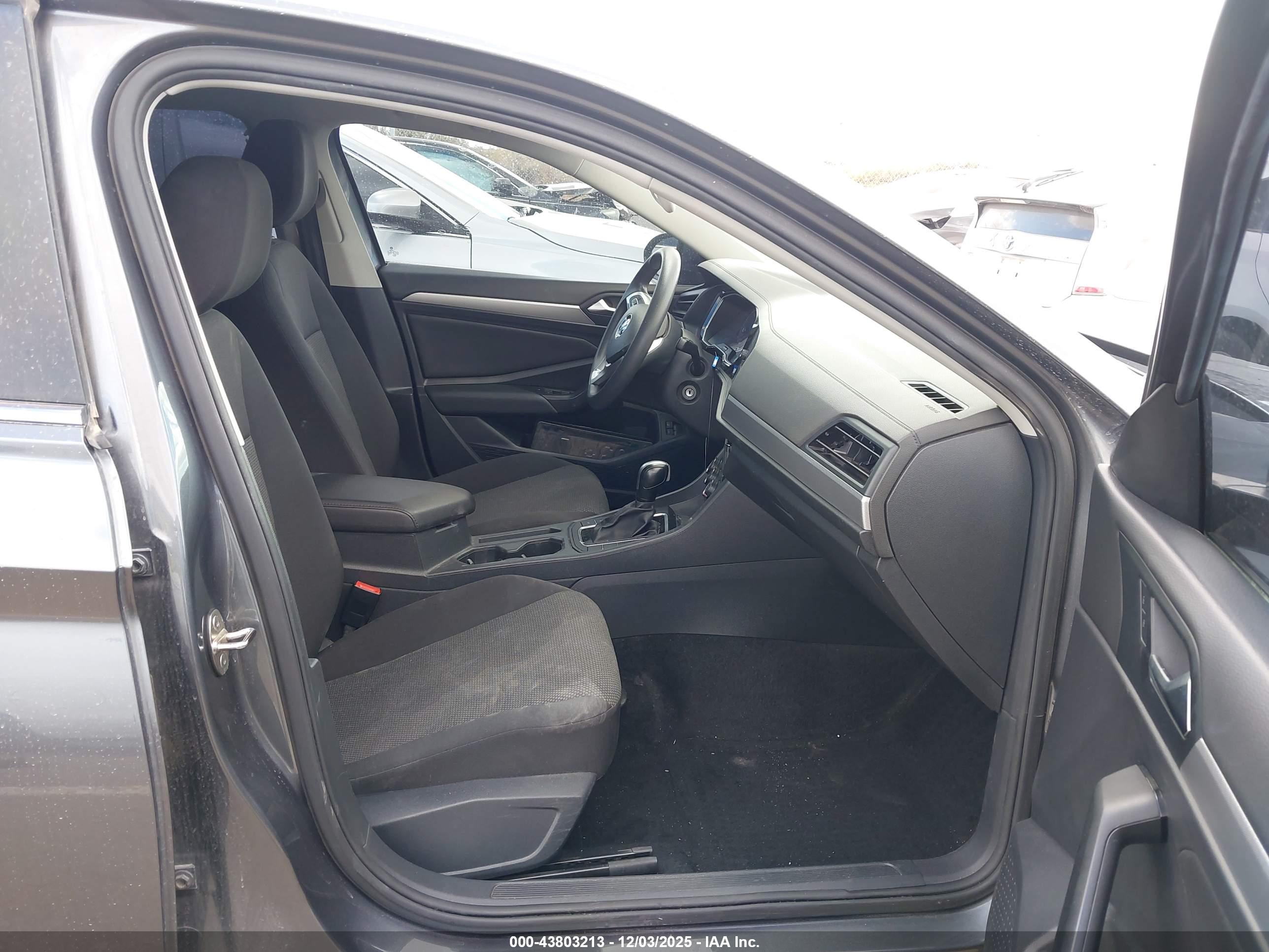 VOLKSWAGEN JETTA image 5