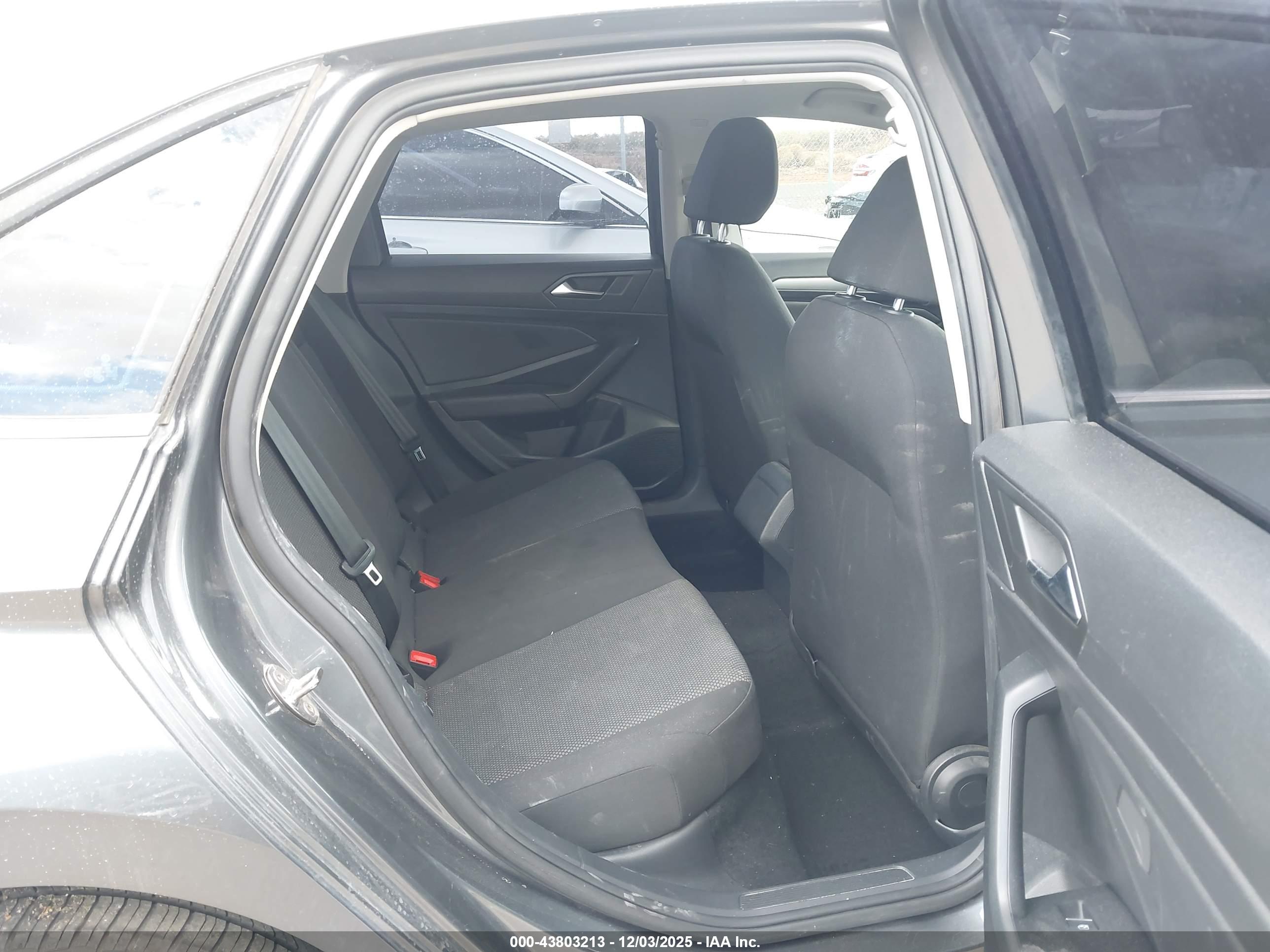 VOLKSWAGEN JETTA image 8