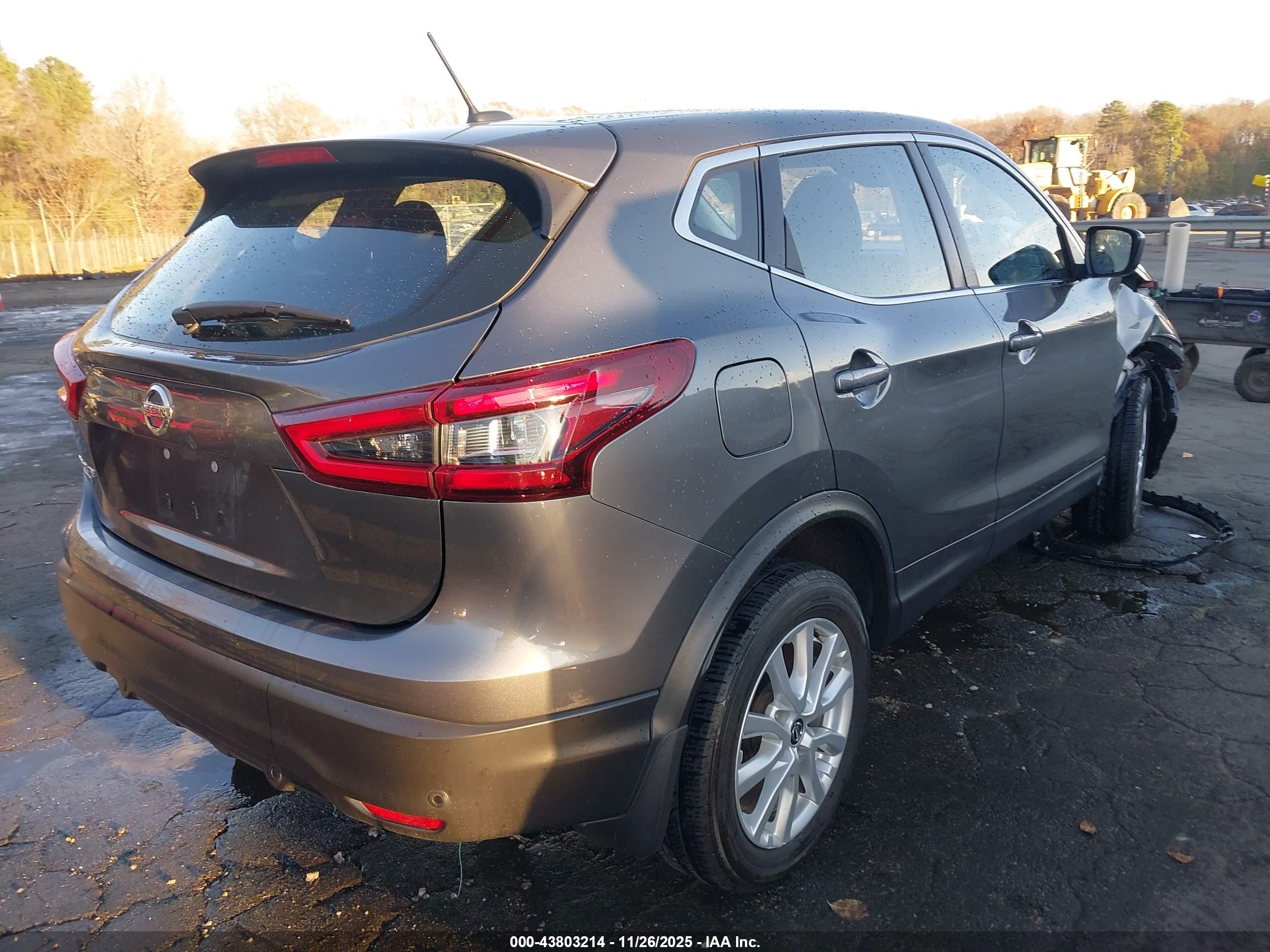 NISSAN ROGUE image 4