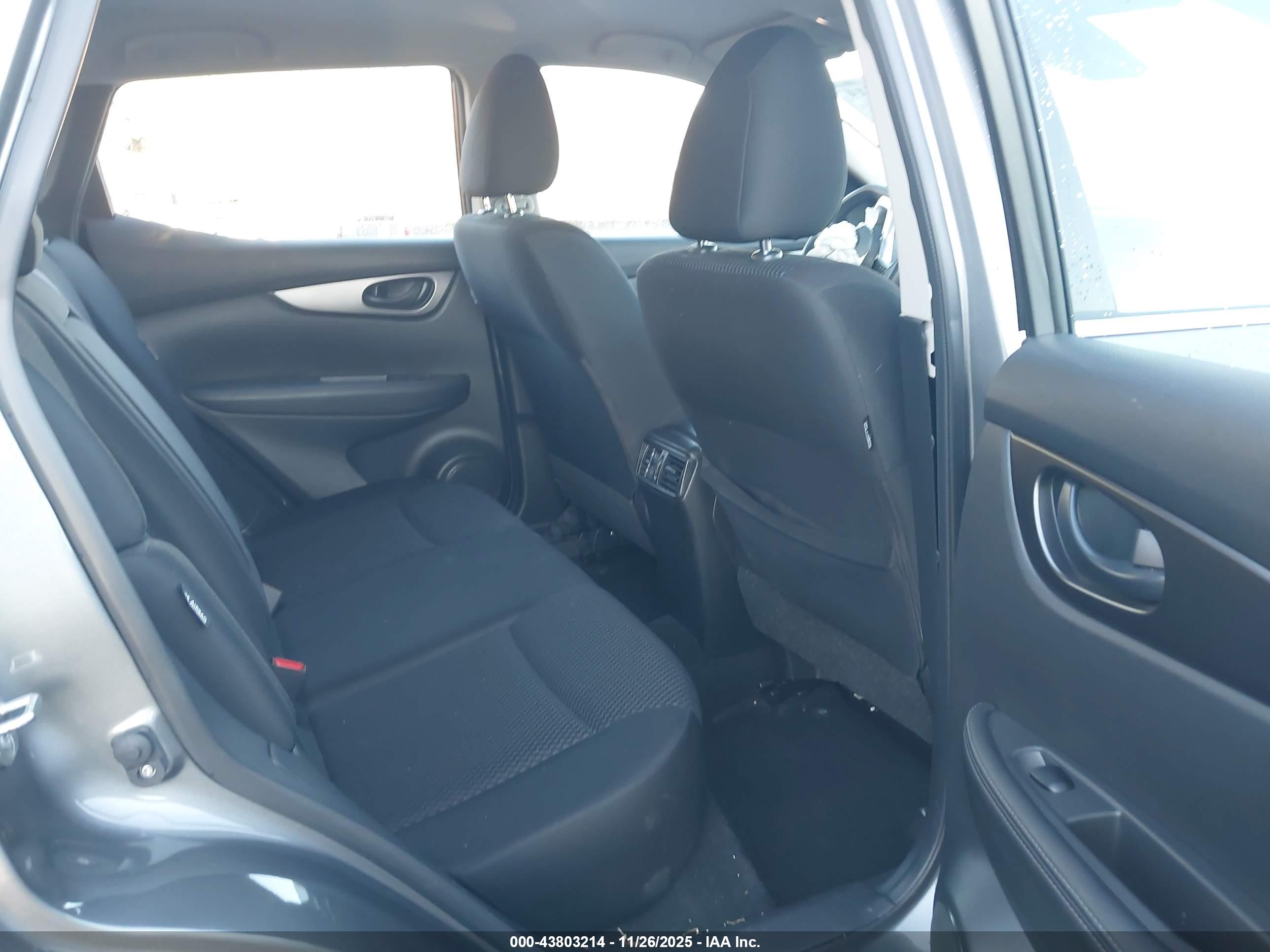 NISSAN ROGUE image 8