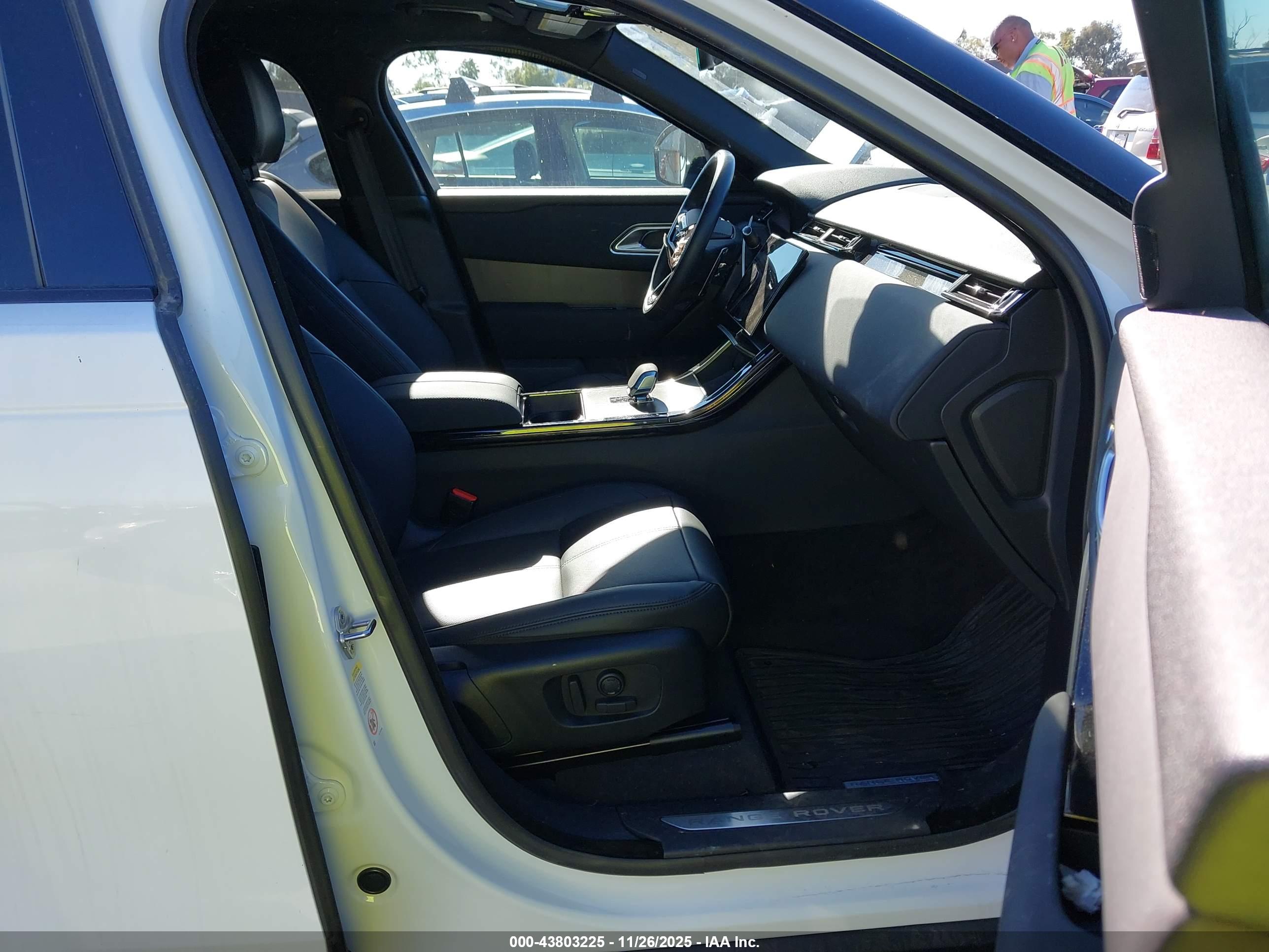 LAND ROVER image 5