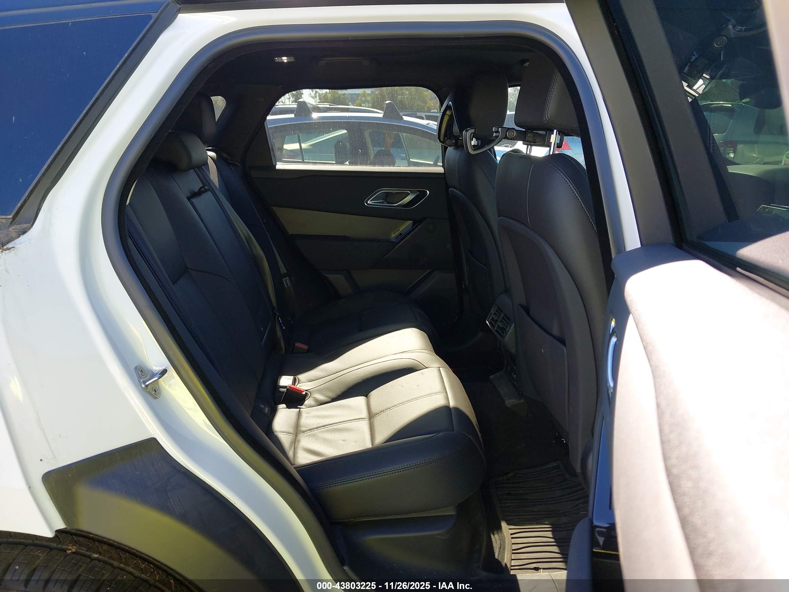 LAND ROVER image 8