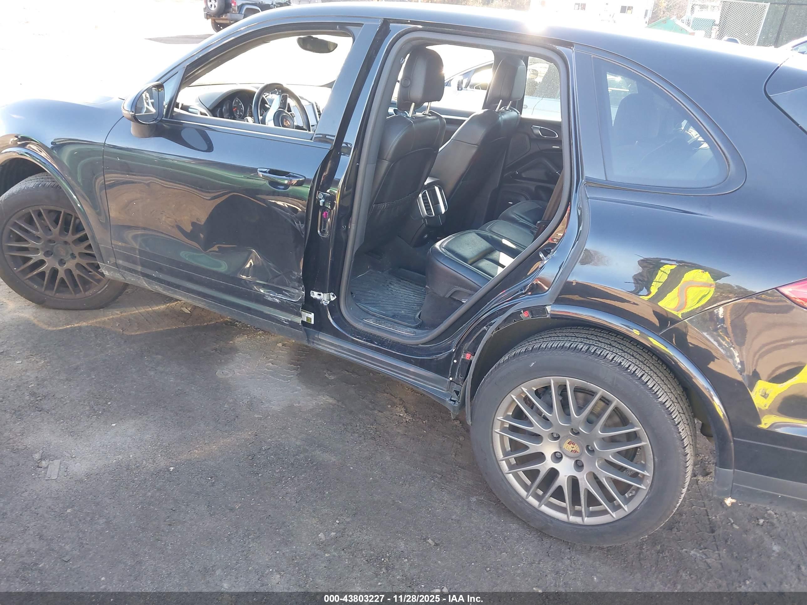 PORSCHE CAYENNE image 6