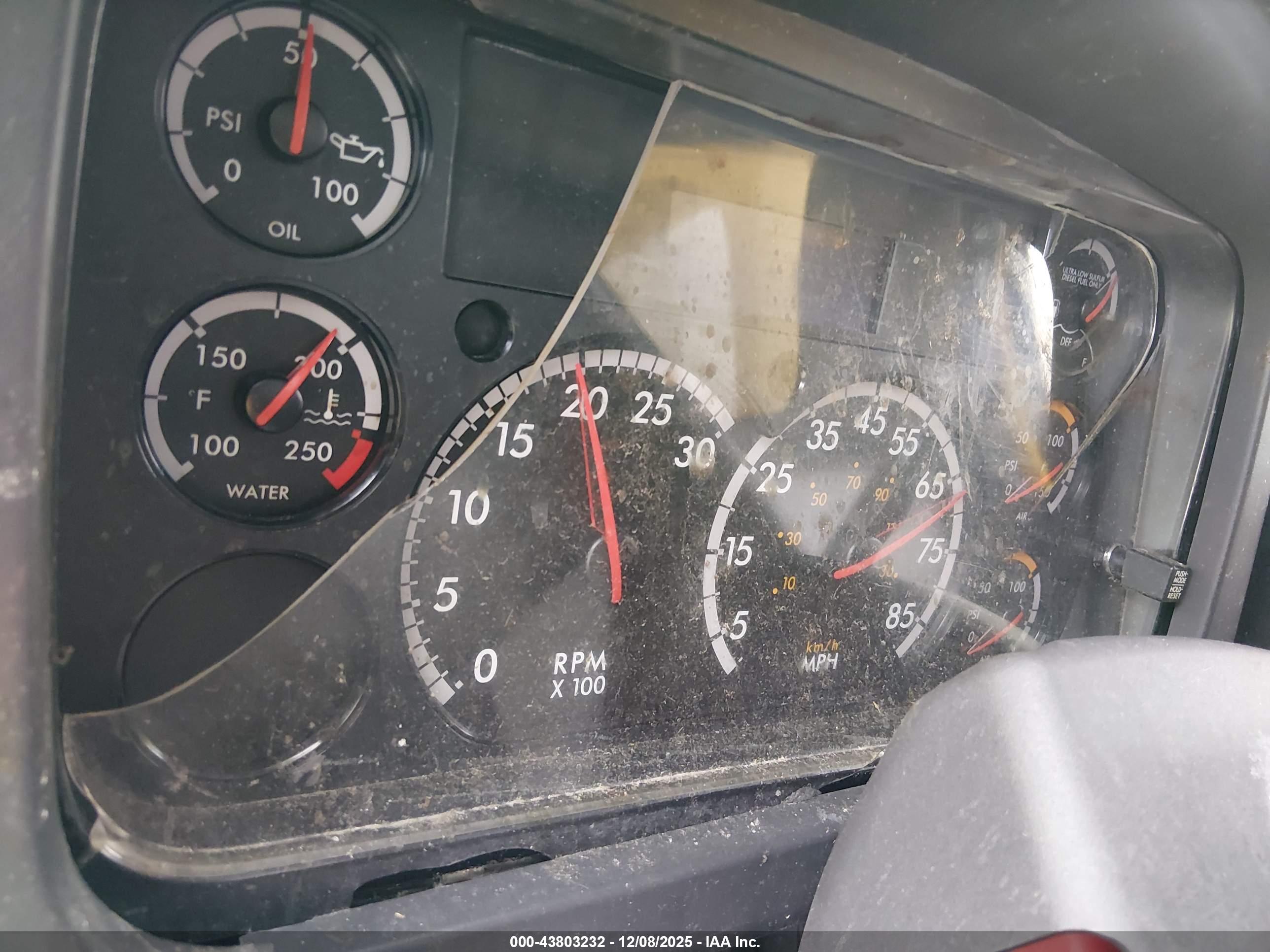 FREIGHTLINER M2 image 6