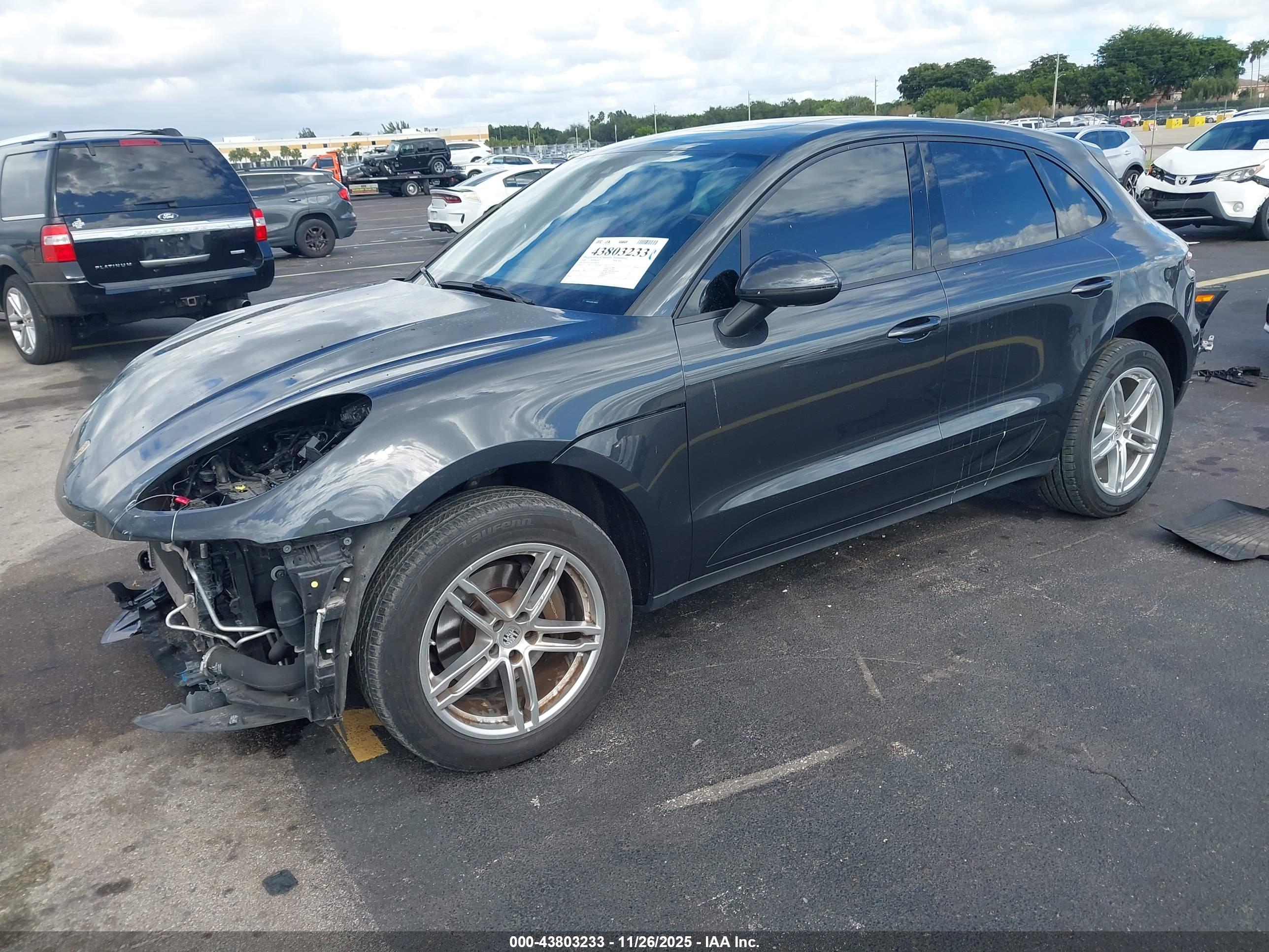PORSCHE MACAN image 2