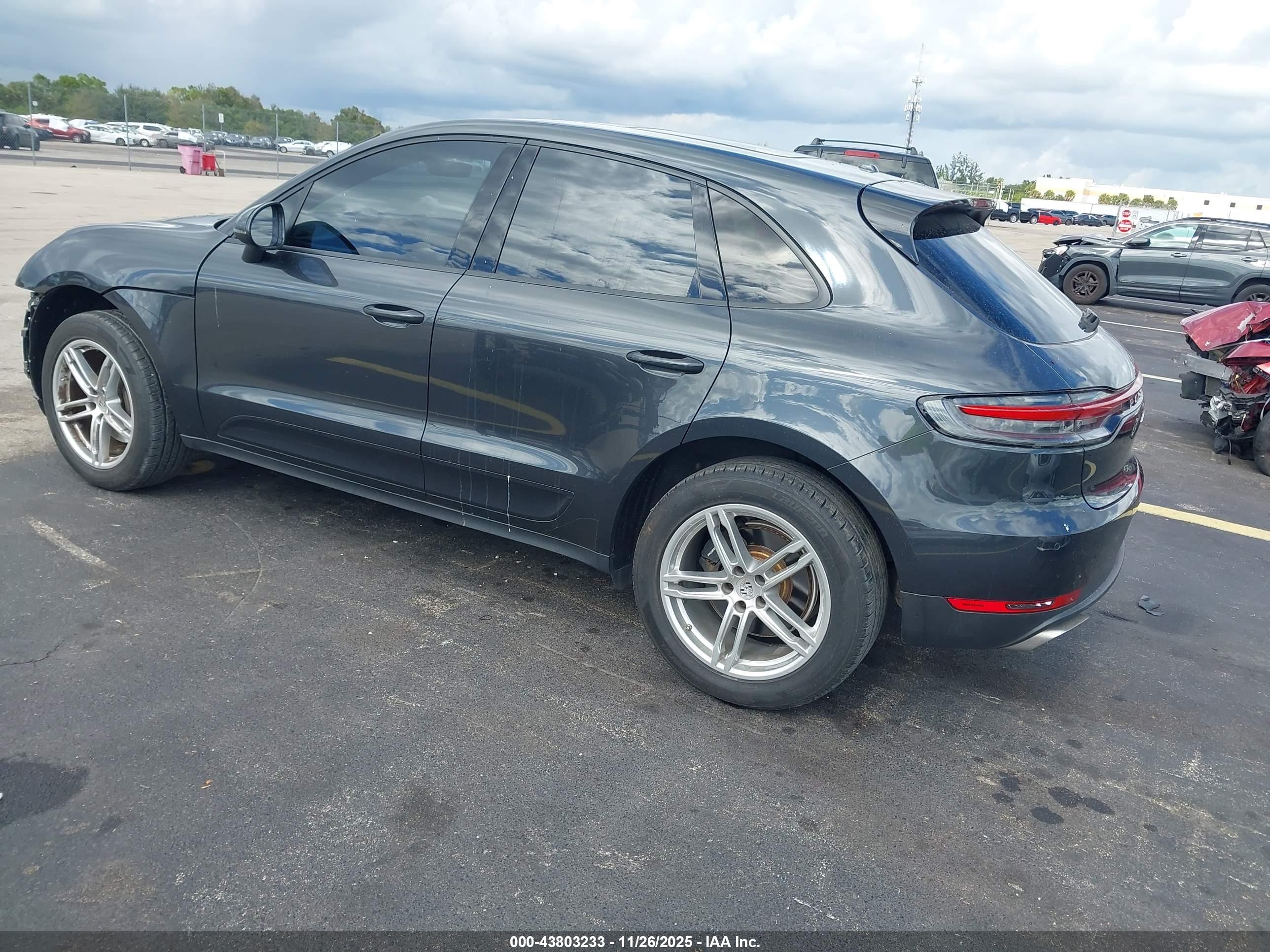PORSCHE MACAN image 3
