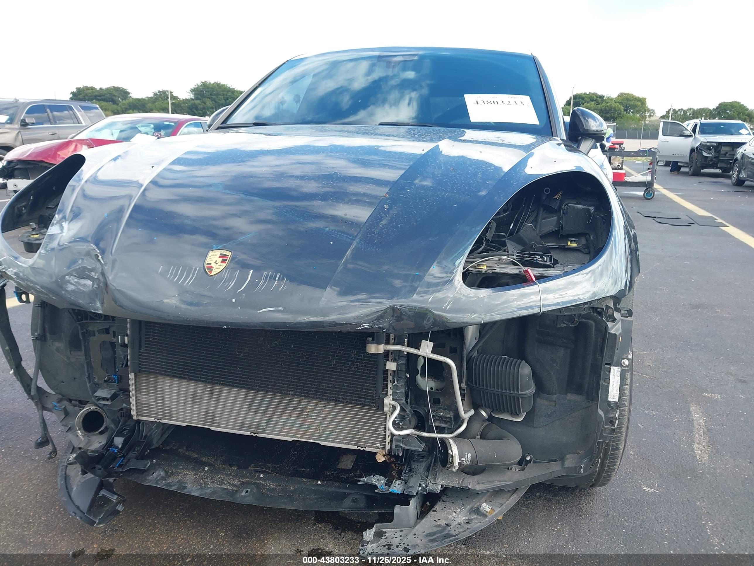 PORSCHE MACAN image 6