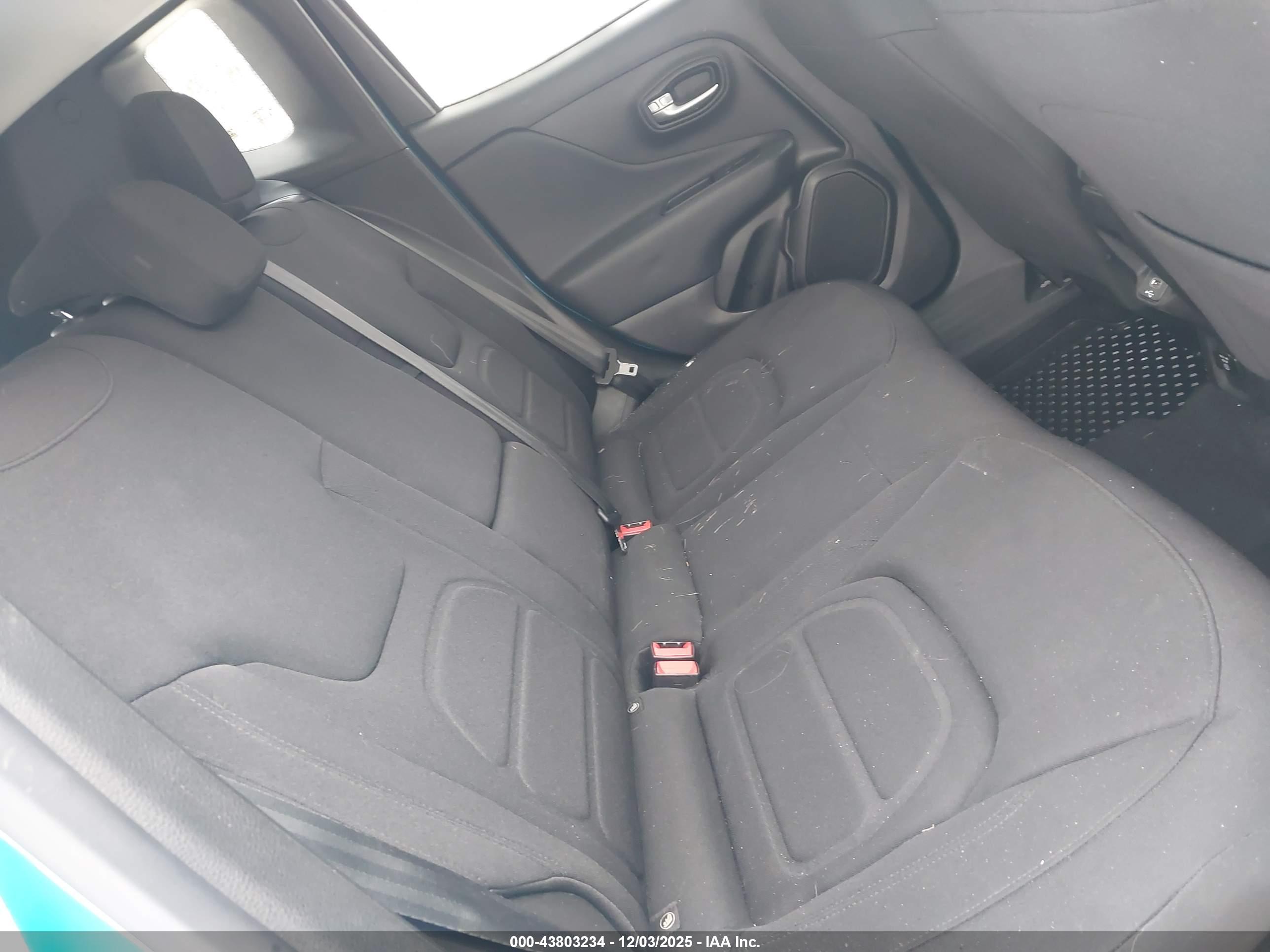JEEP RENEGADE image 8