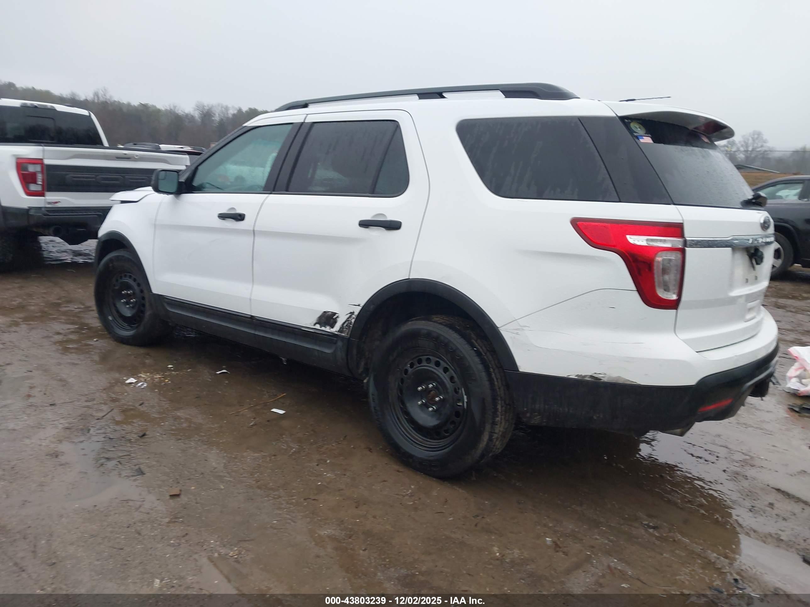 FORD EXPLORER image 3