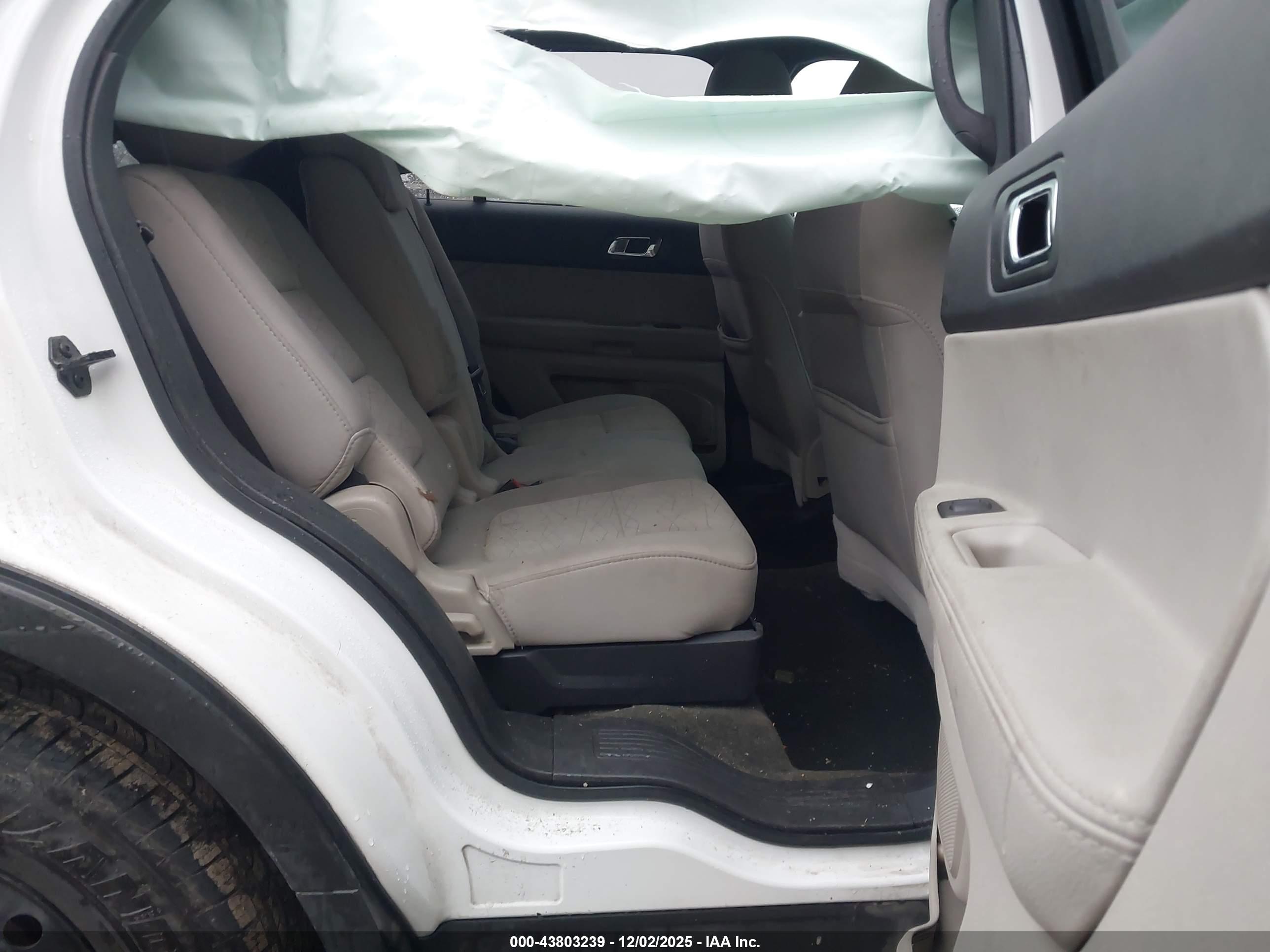 FORD EXPLORER image 8