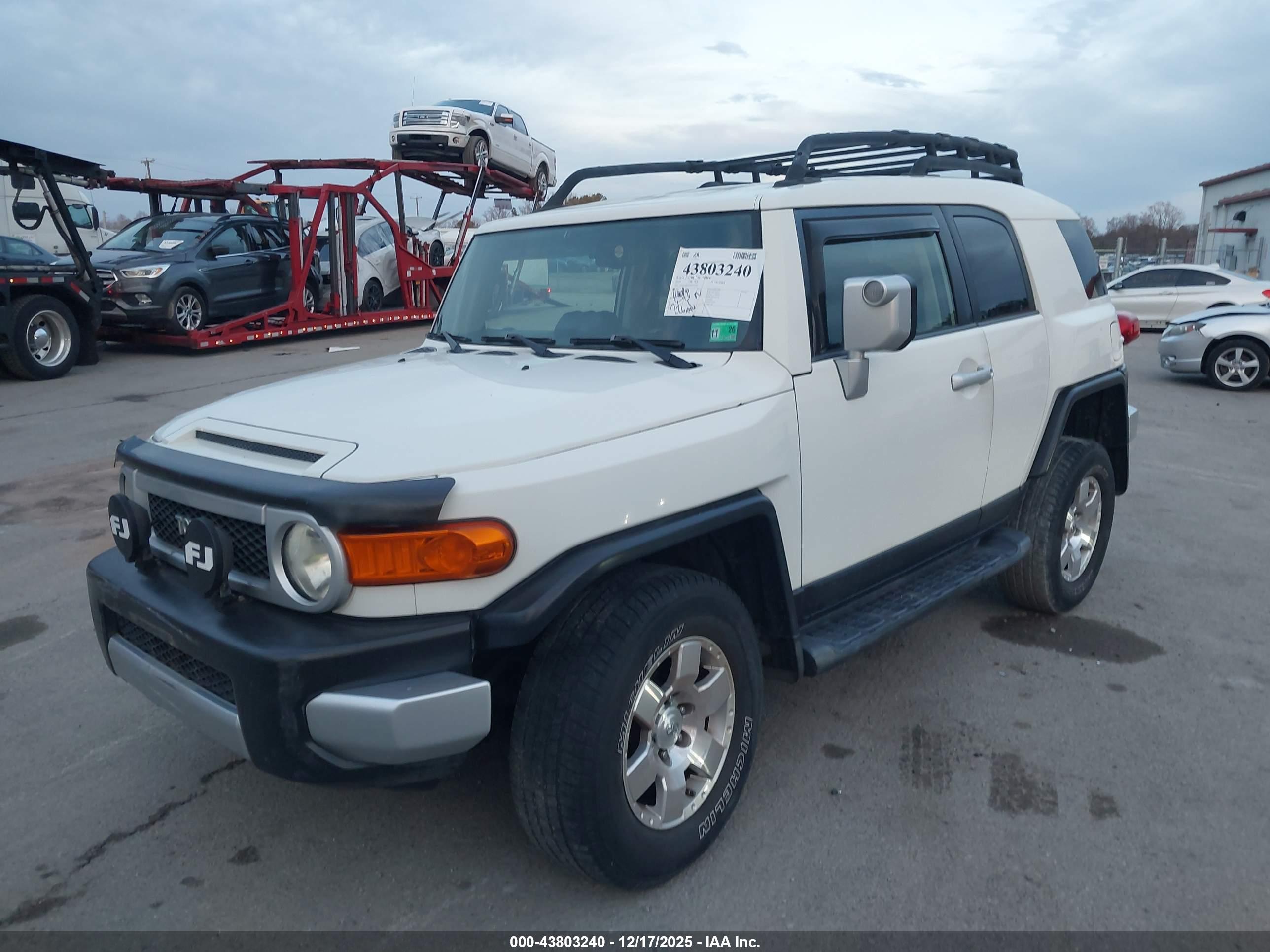 TOYOTA FJ image 2