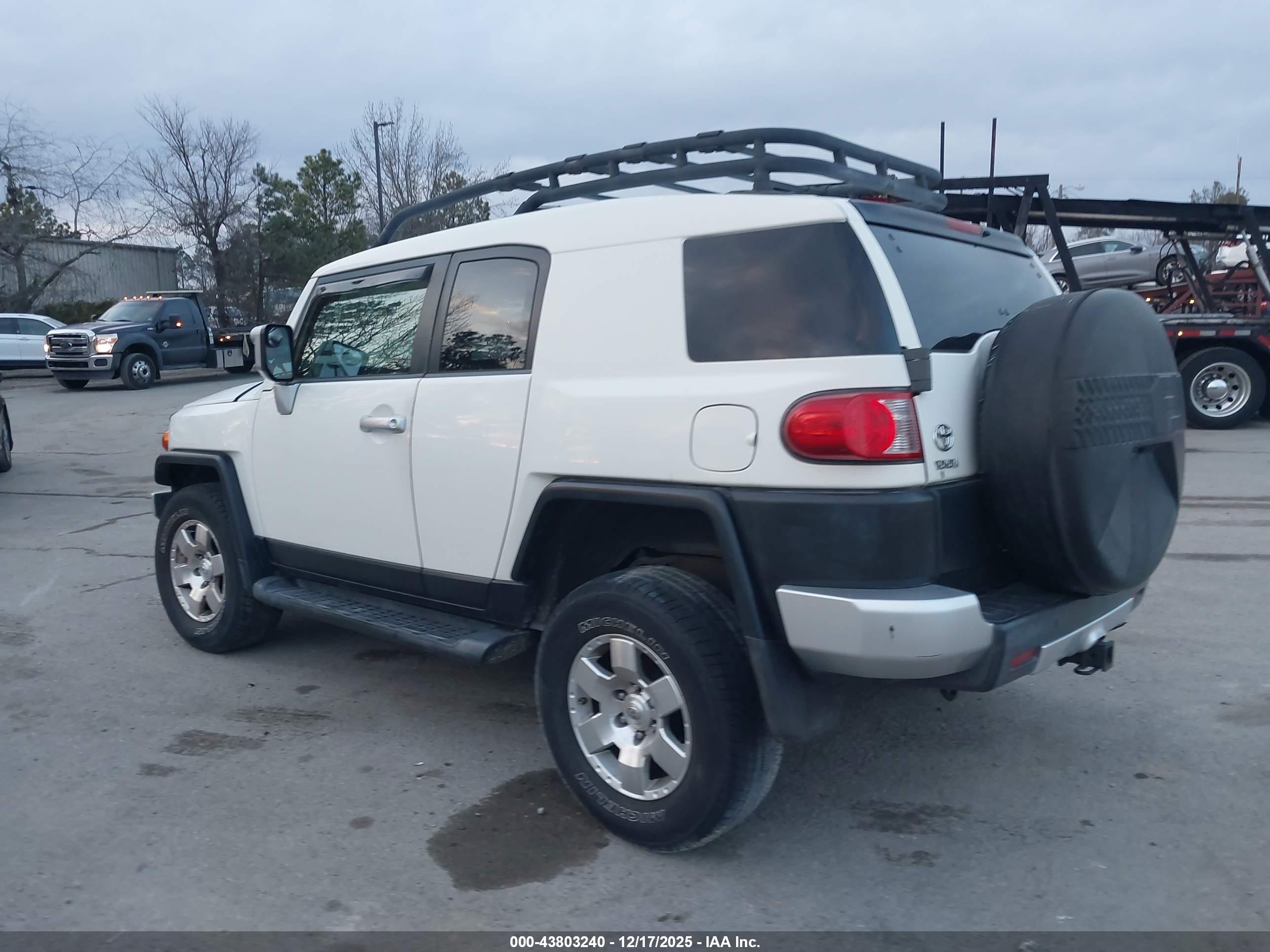 TOYOTA FJ image 3