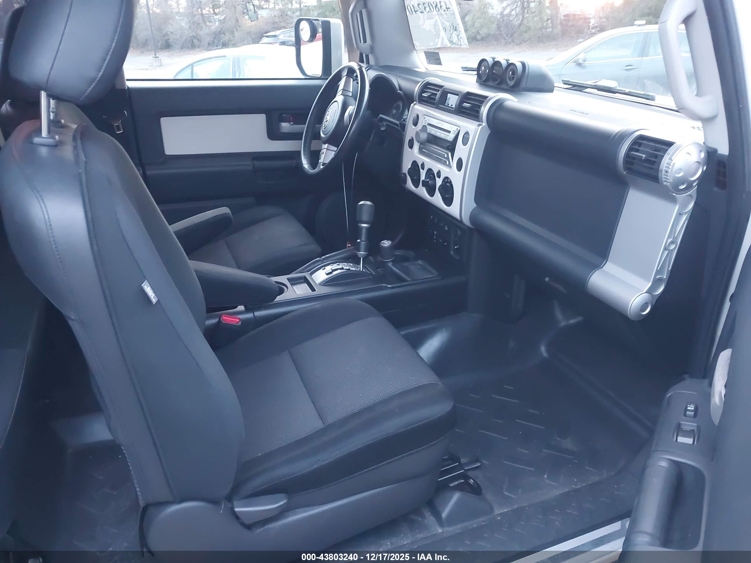TOYOTA FJ image 5