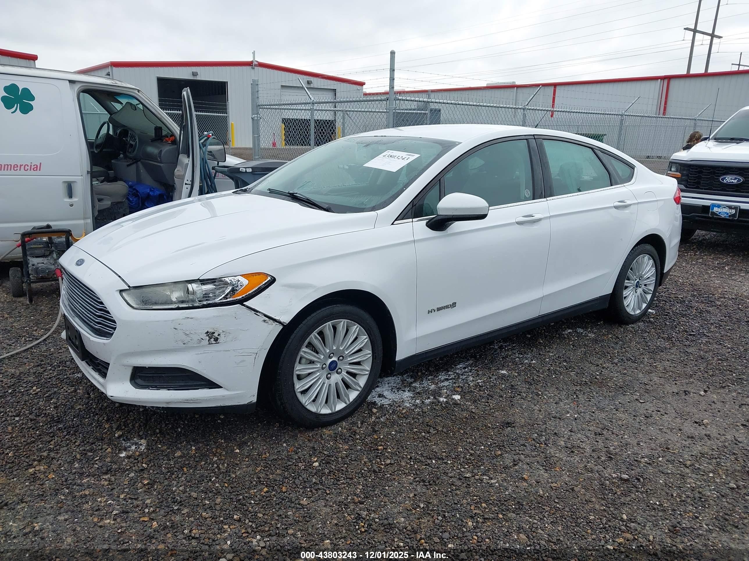 FORD FUSION image 2