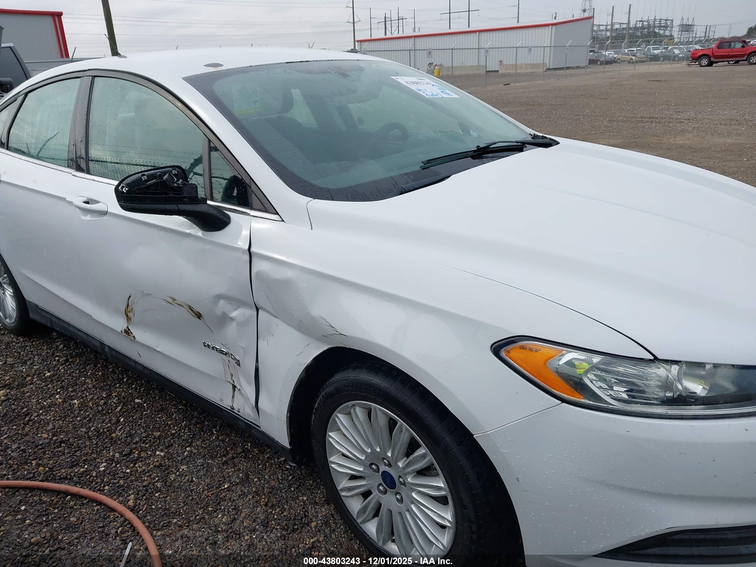 FORD FUSION image 6