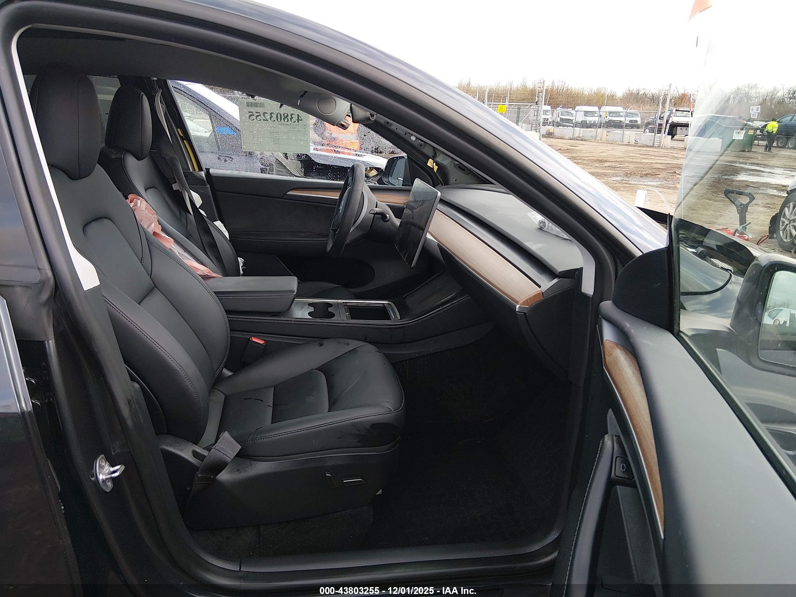 TESLA MODEL image 5