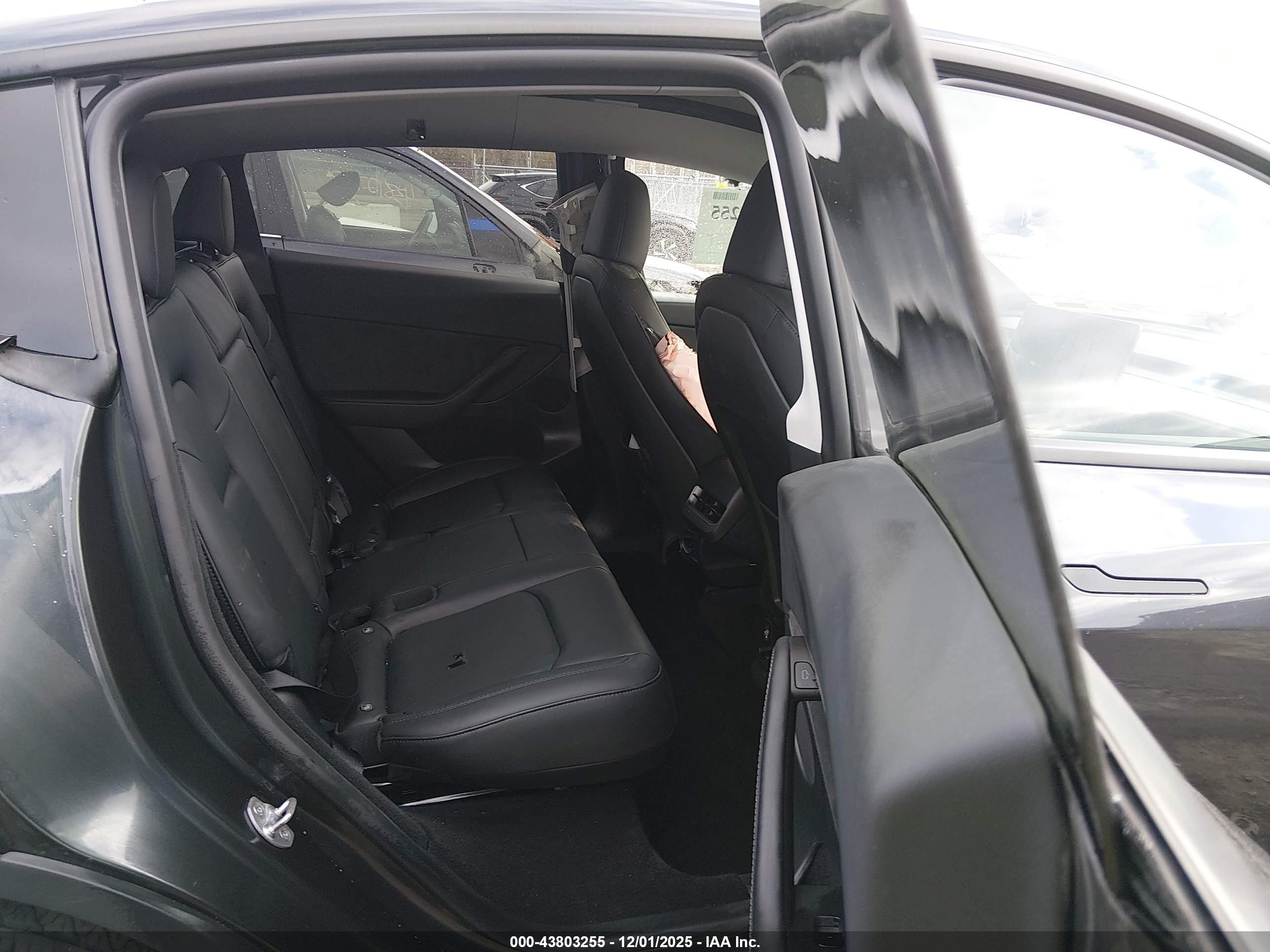 TESLA MODEL image 8