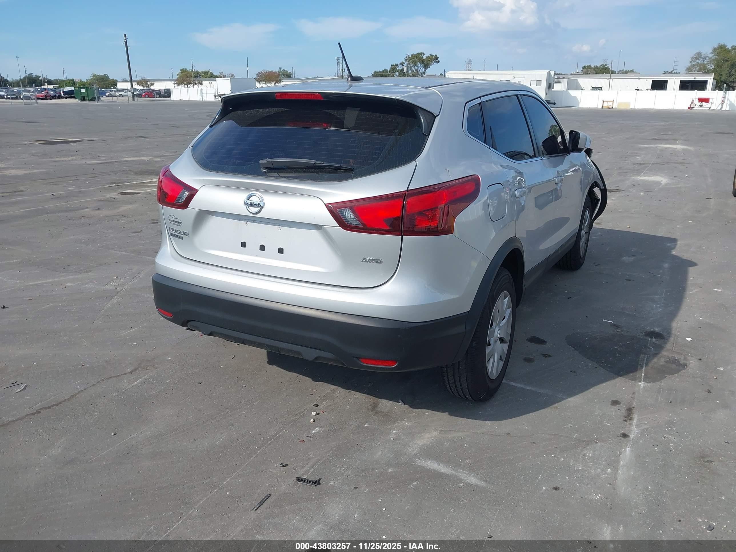 NISSAN ROGUE image 4