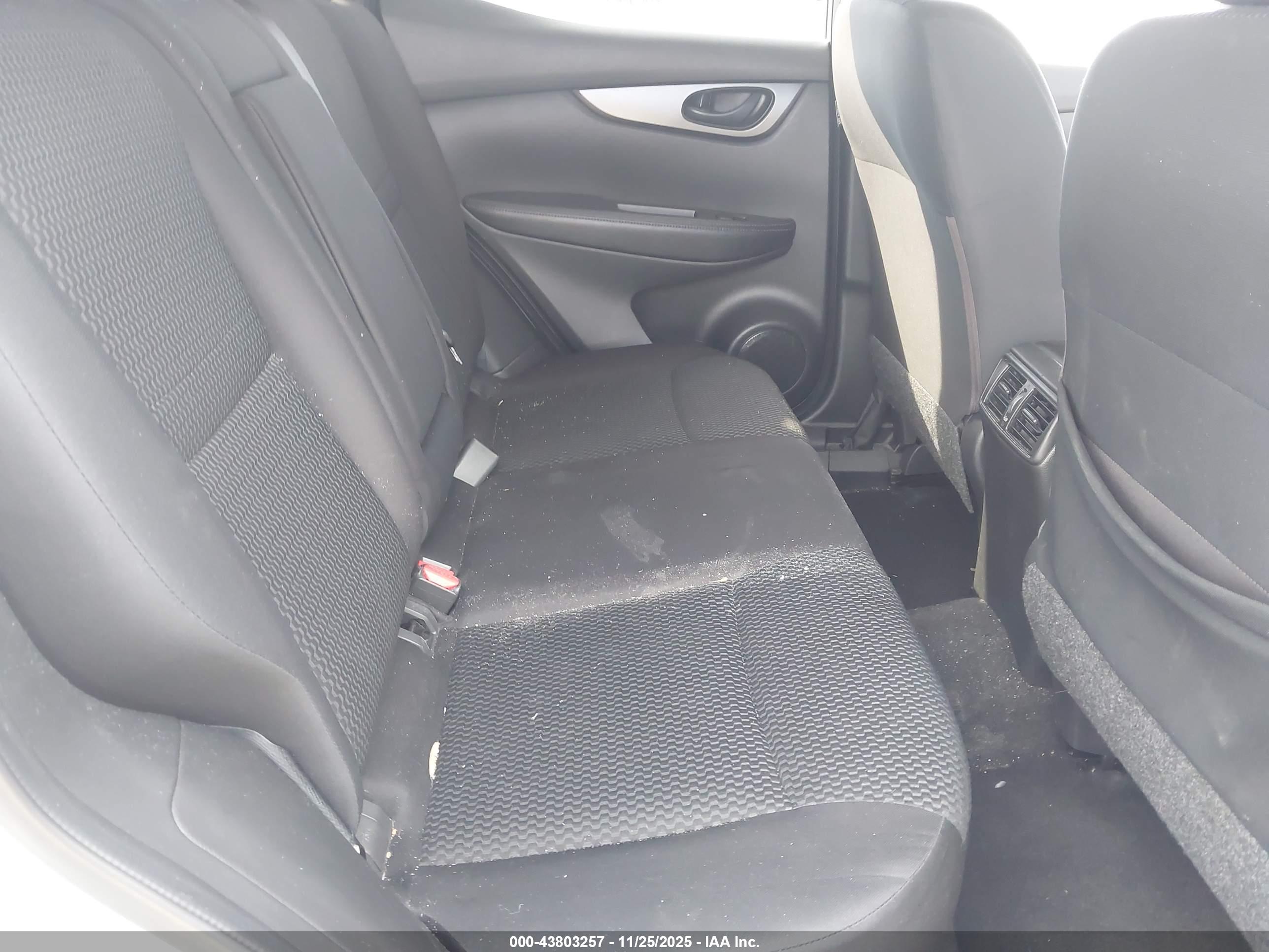 NISSAN ROGUE image 8
