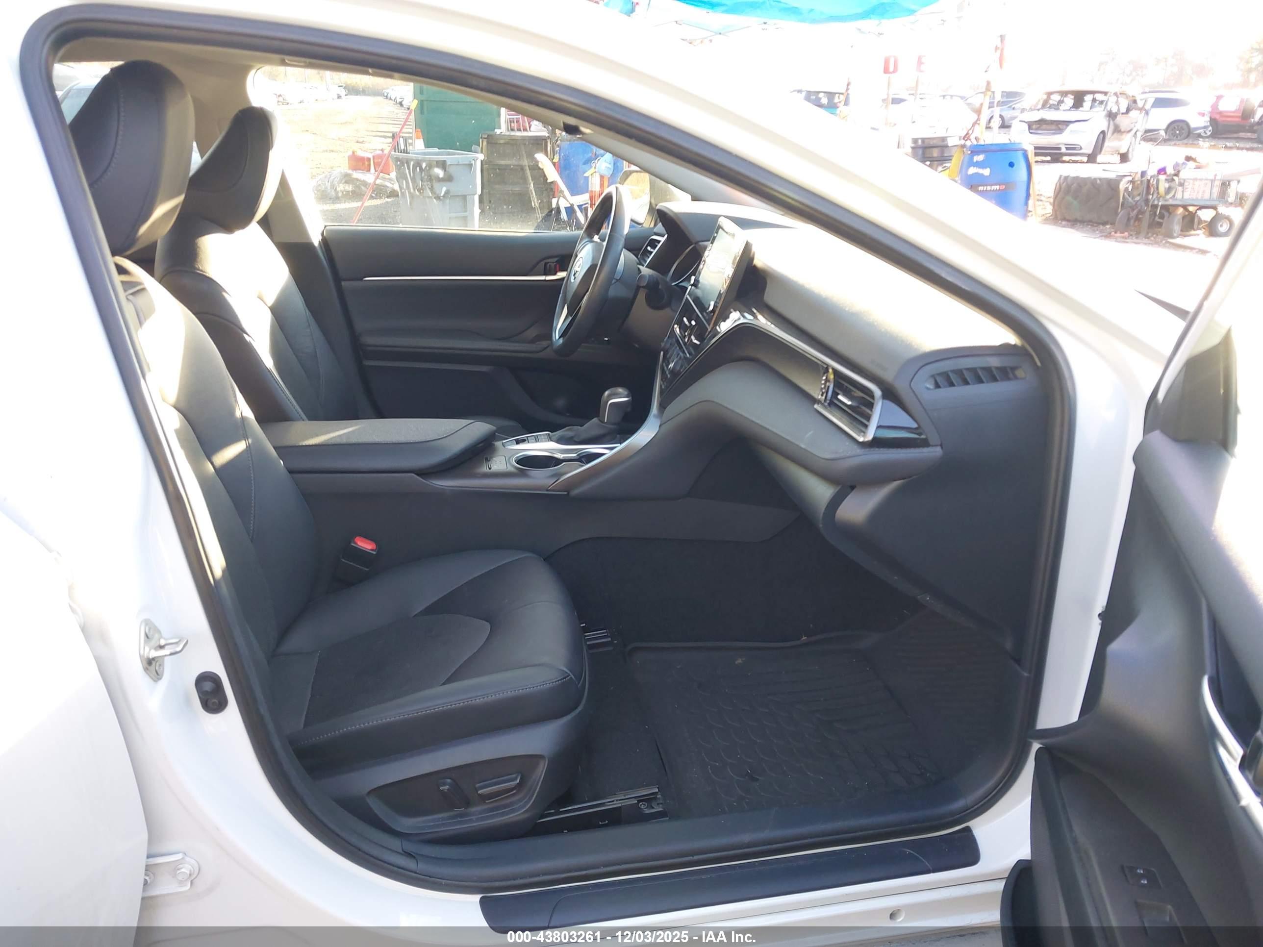 TOYOTA CAMRY image 5