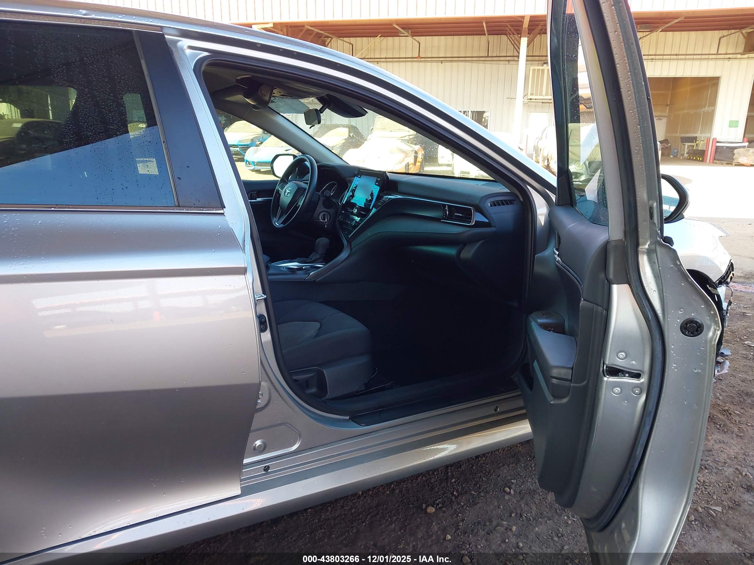 TOYOTA CAMRY image 5