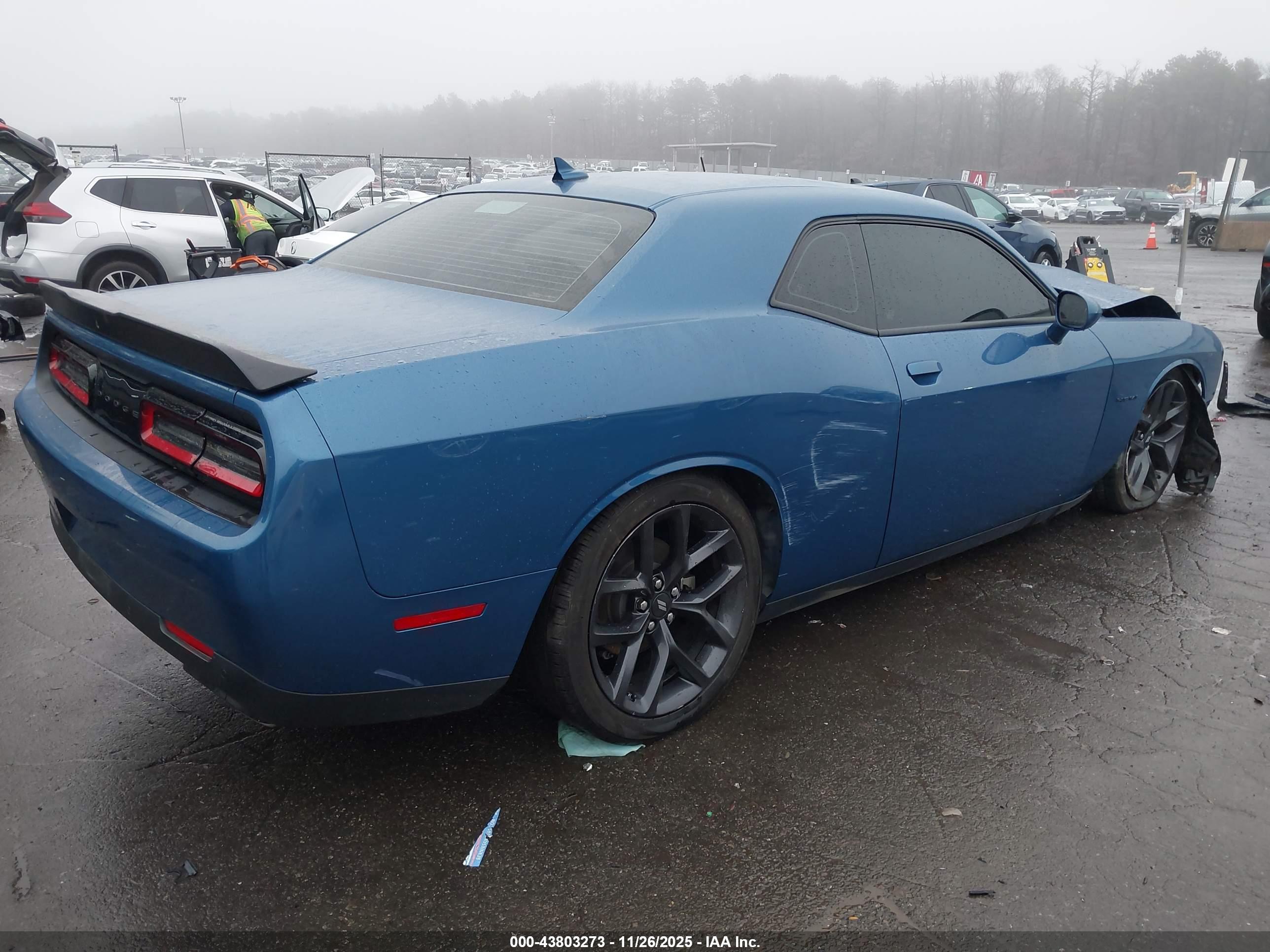 DODGE CHALLENGER image 4