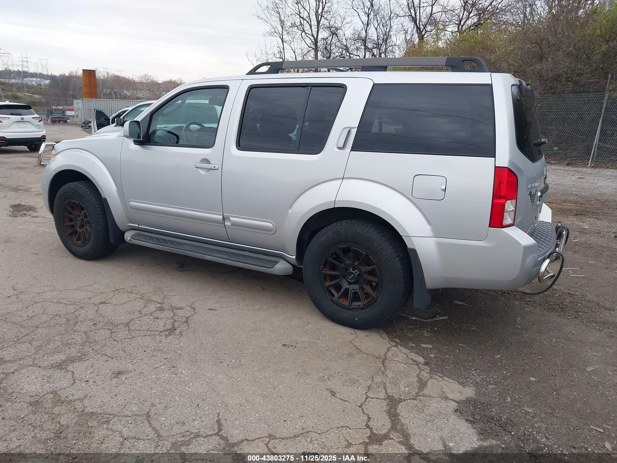 NISSAN PATHFINDER image 3