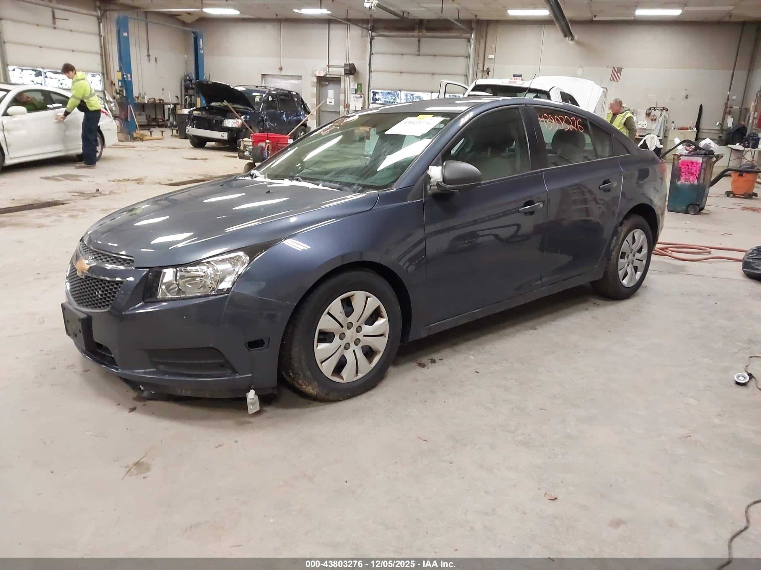 CHEVROLET CRUZE image 2