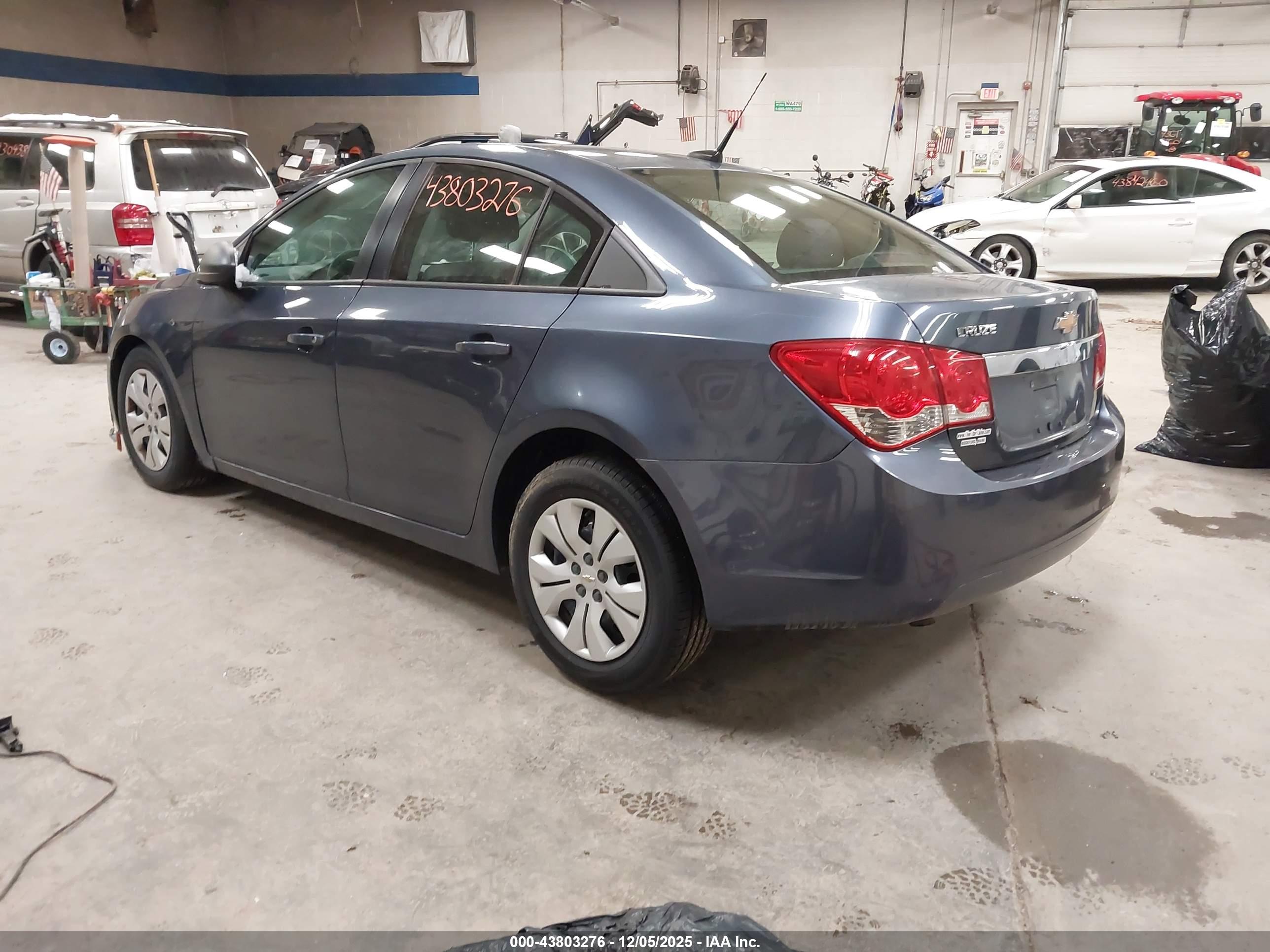 CHEVROLET CRUZE image 3