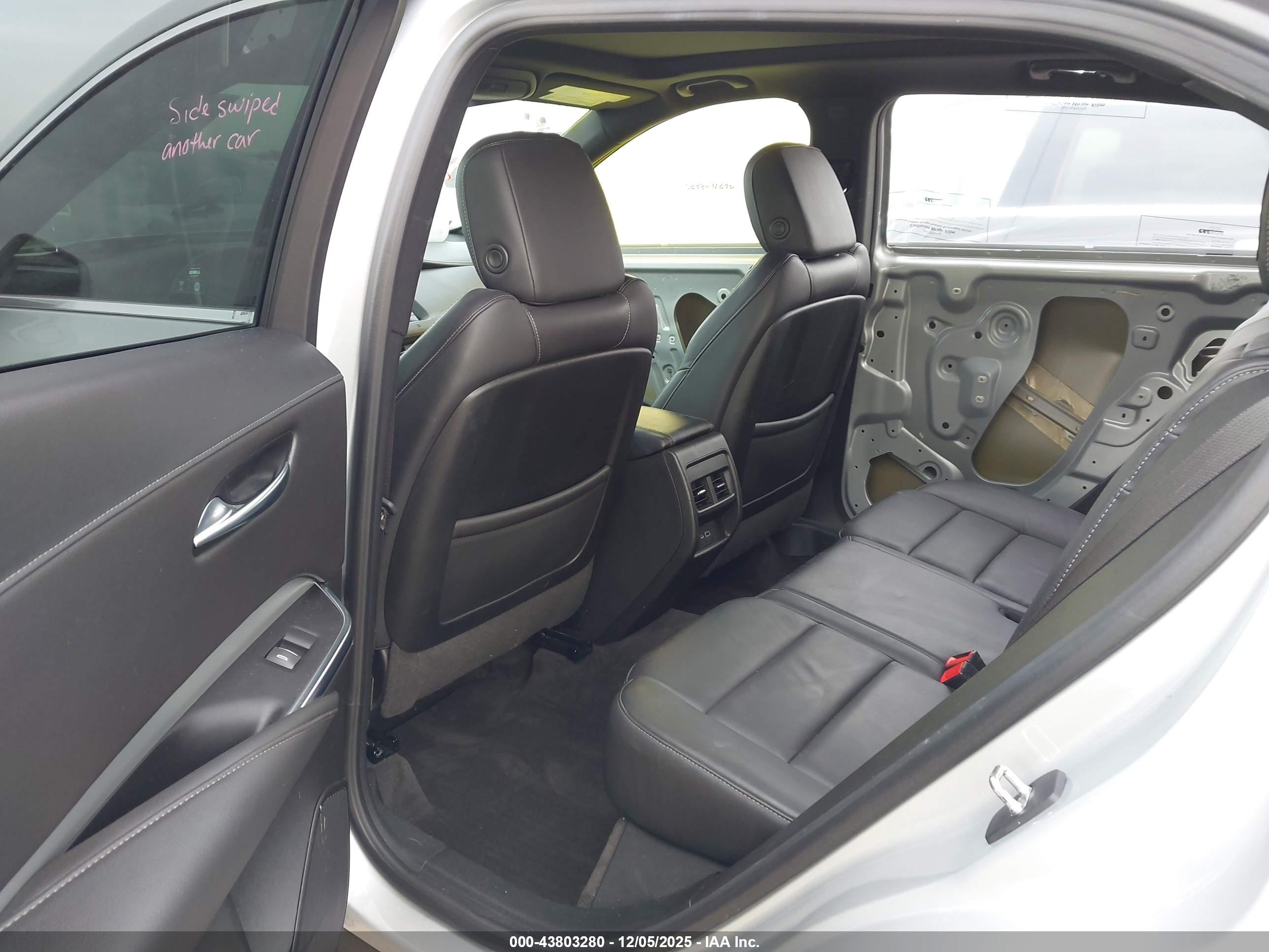 CADILLAC XT4 image 8