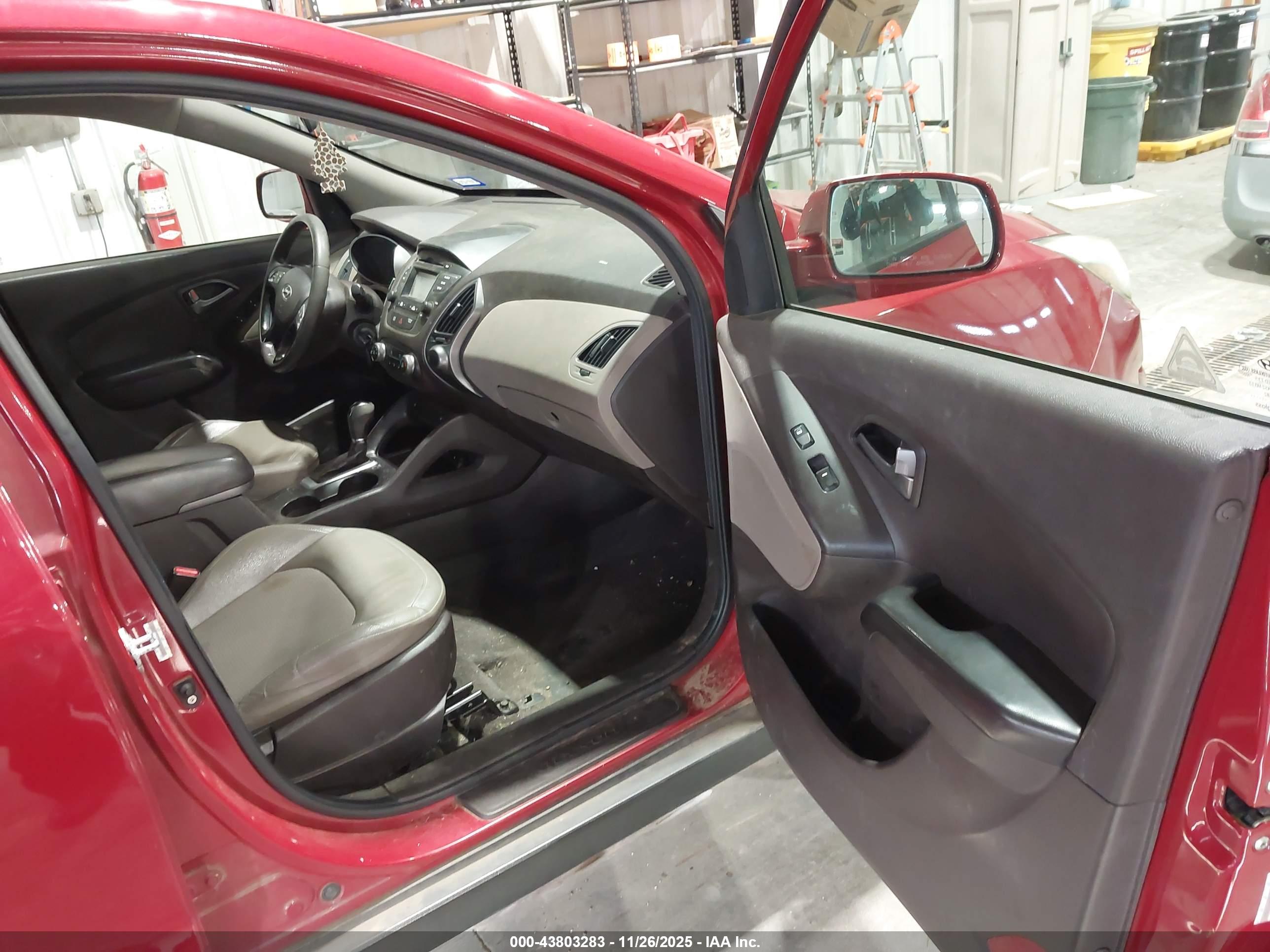 HYUNDAI TUCSON image 5