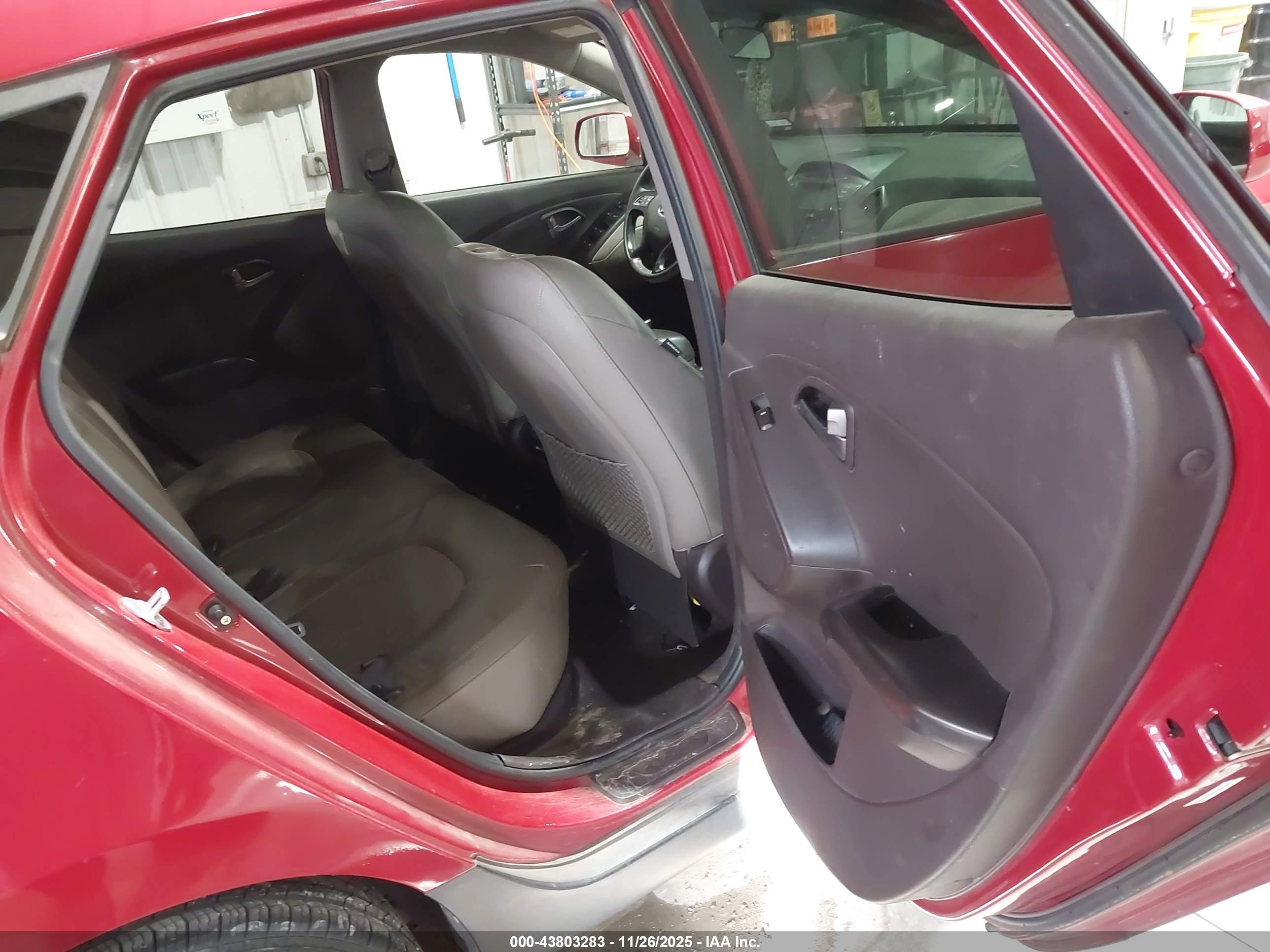 HYUNDAI TUCSON image 8